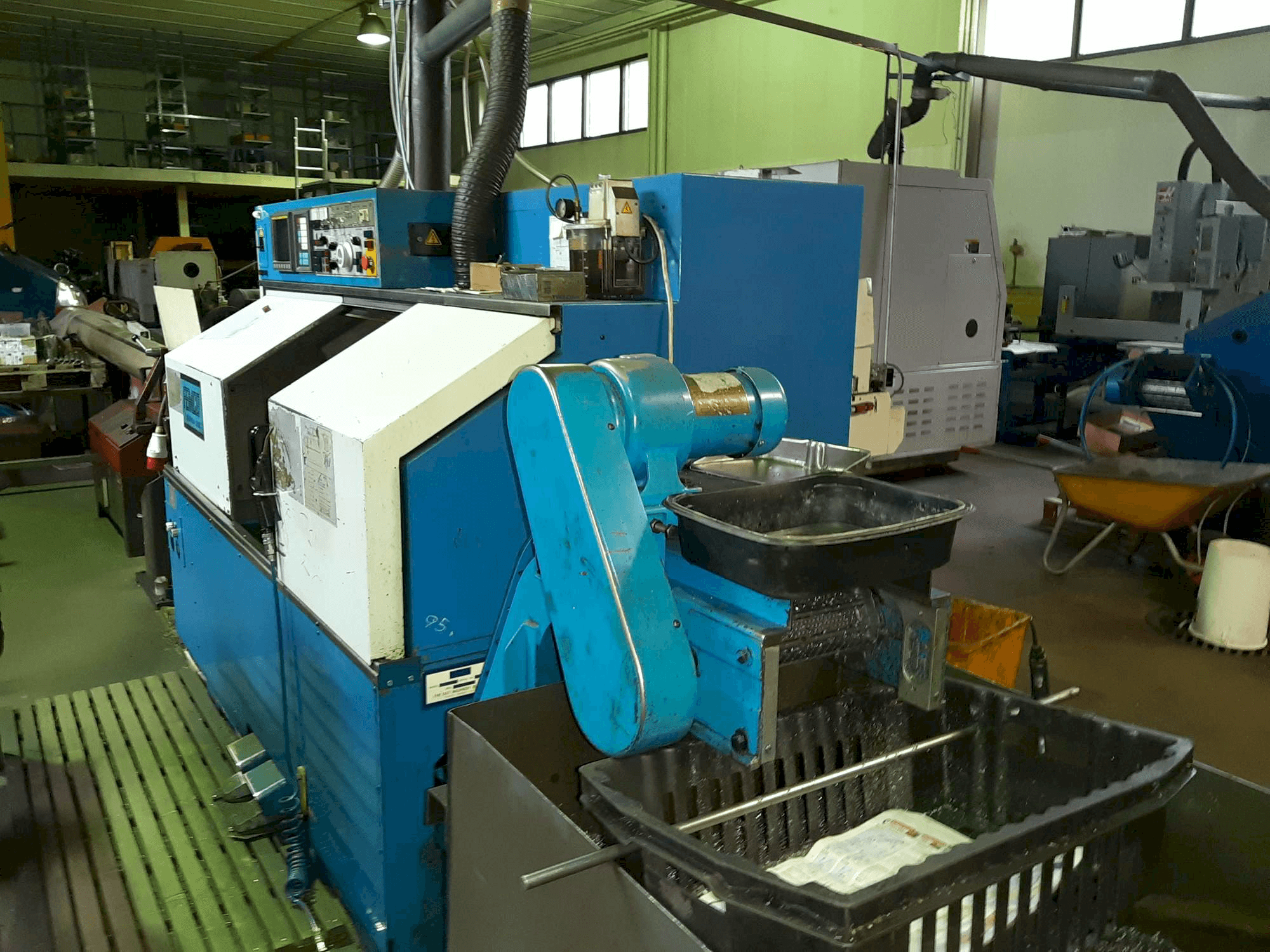 A FEMCO Durga 25E gép elölnézete