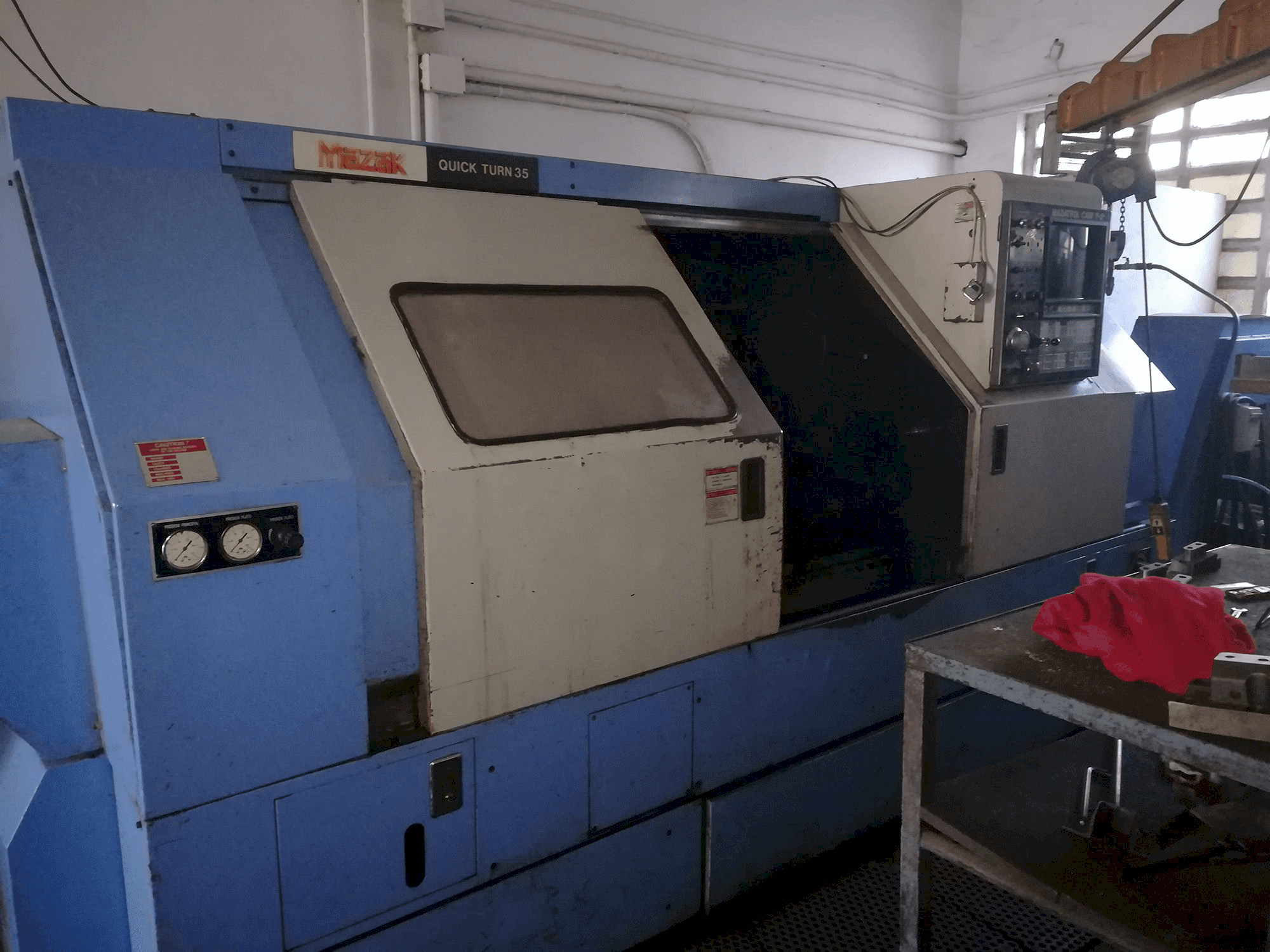 A Mazak Quick Turn 35 gép elölnézete