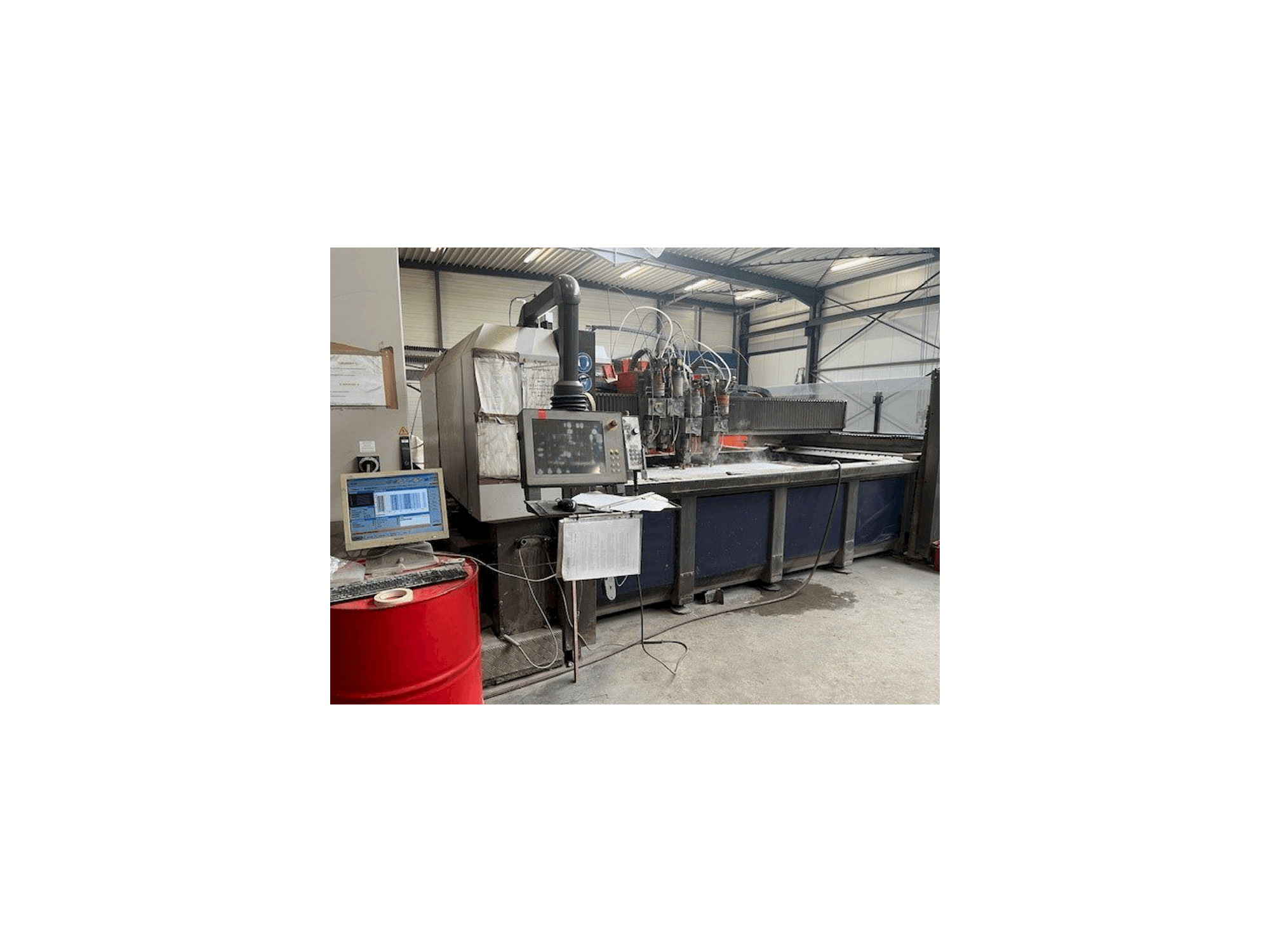 A Bystronic ByJet Pro 3015 gép elölnézete