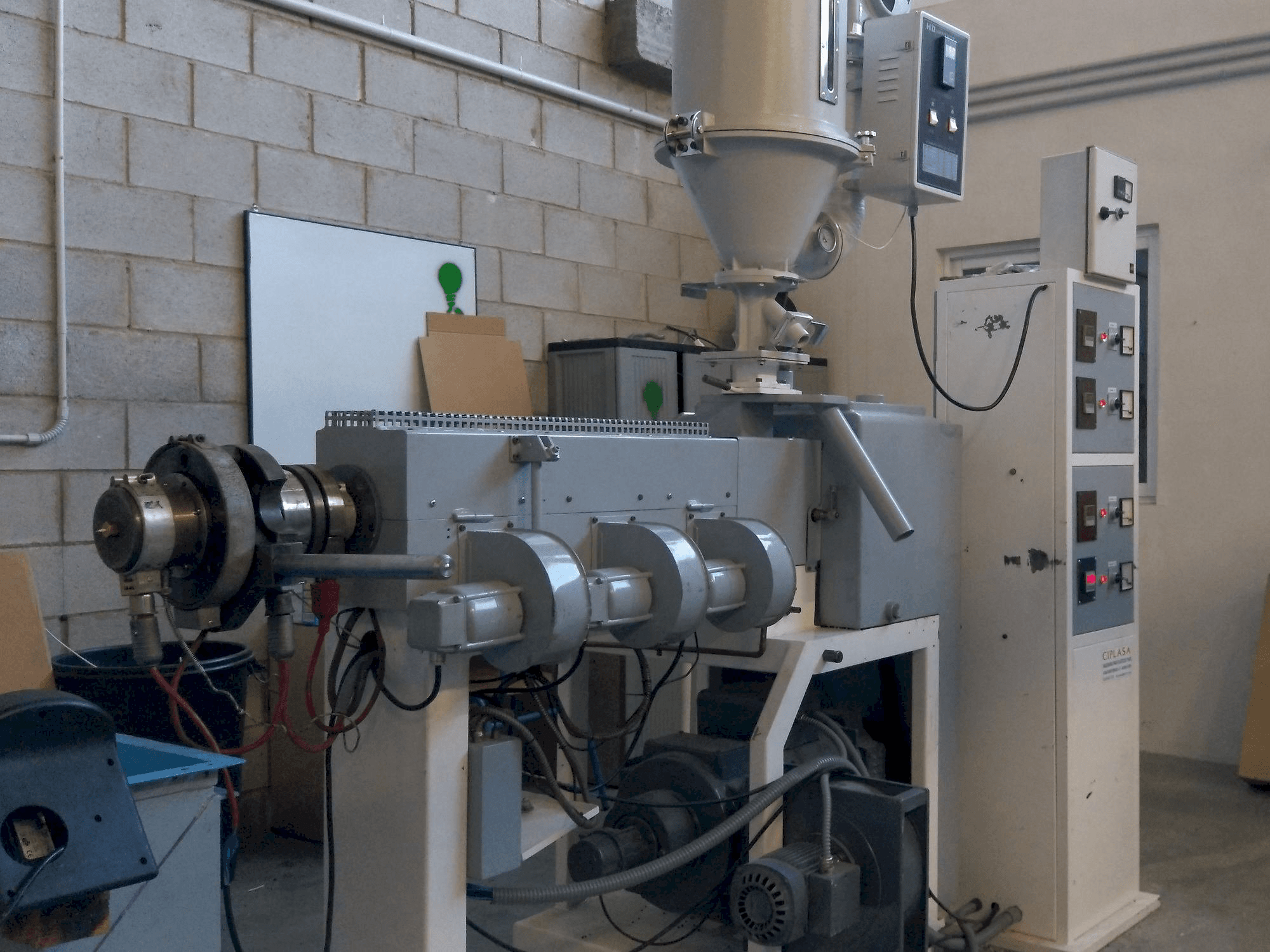 A Mateu & Solé EX 38 gép oldalnézete