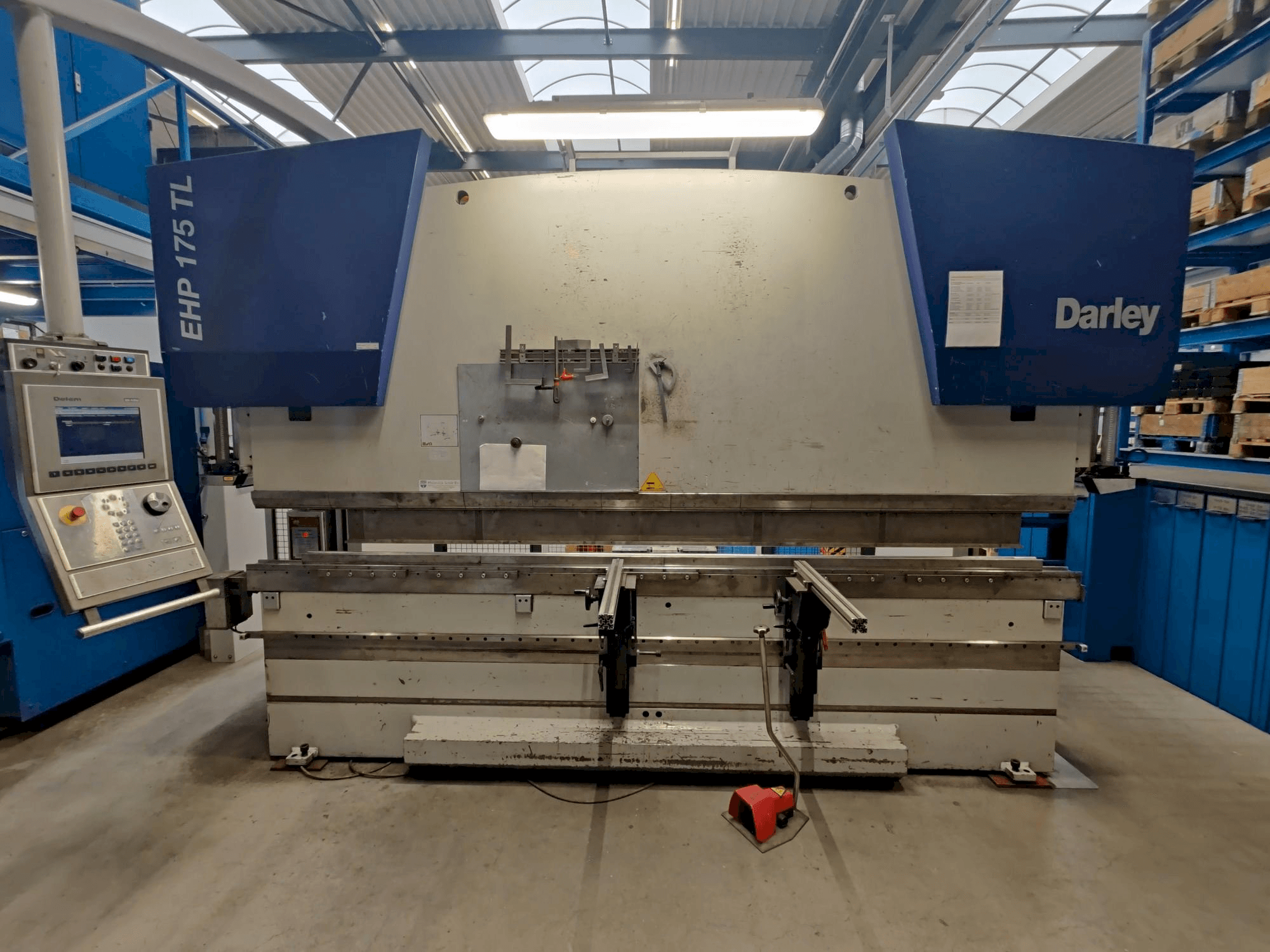 A Darley EHP-LS 175.36/31 T gép elölnézete