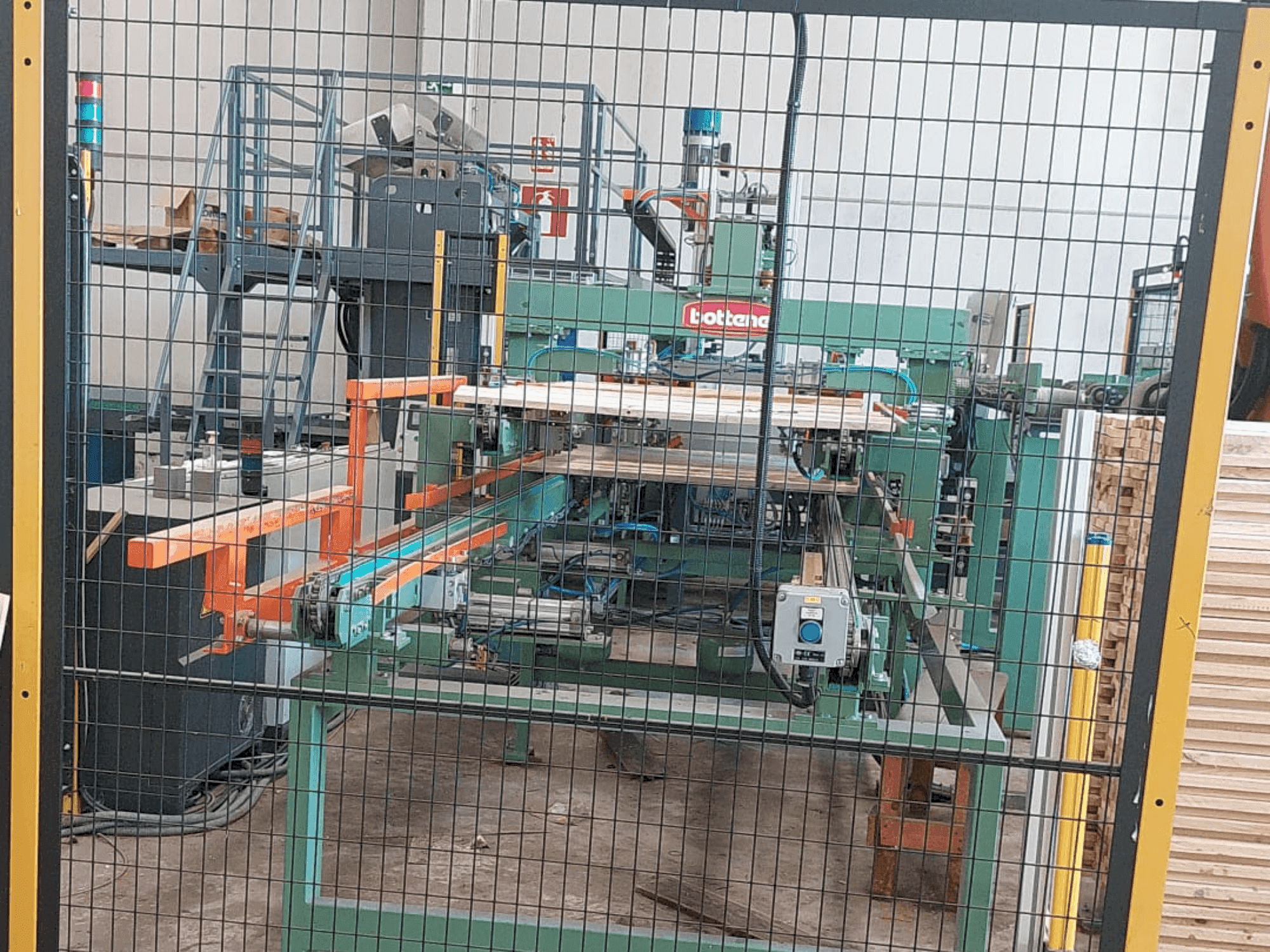 A MAQUINARIA LDM VPS 2103 gép elölnézete