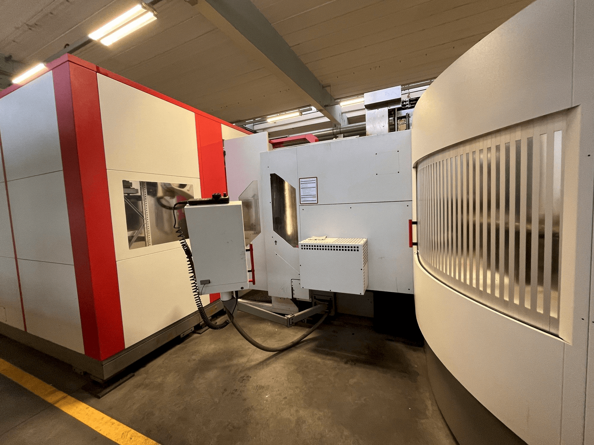 A HERMLE RS1 Robot System gép oldalnézete