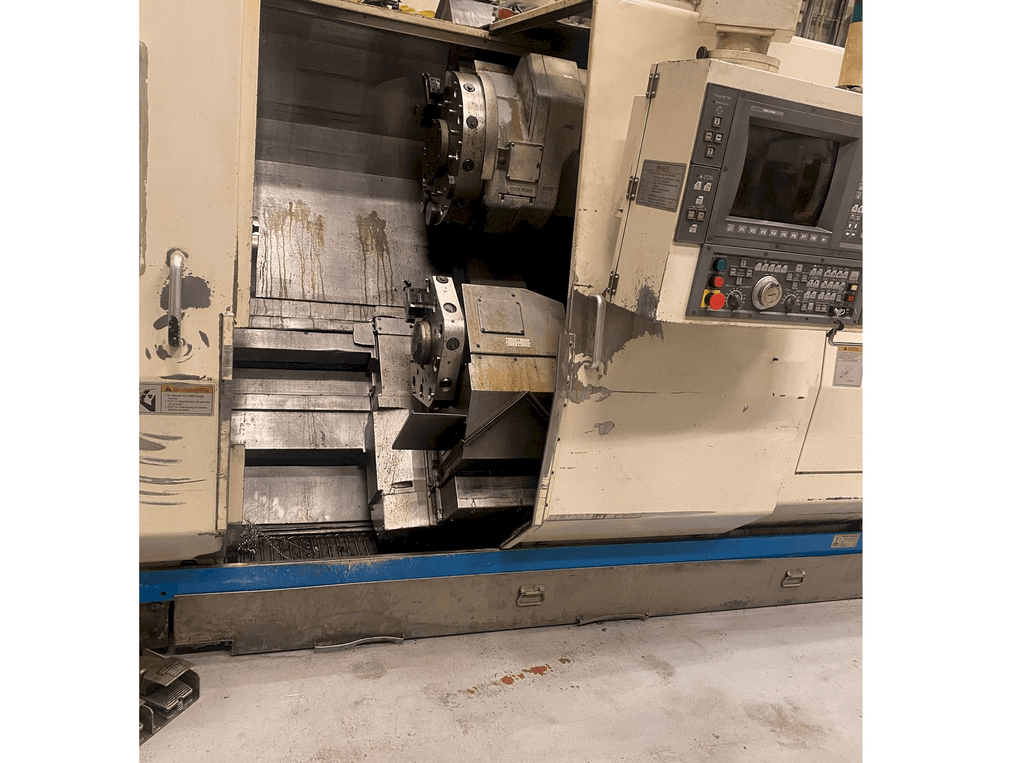 A Okuma LU 25 gép bal oldali nézete