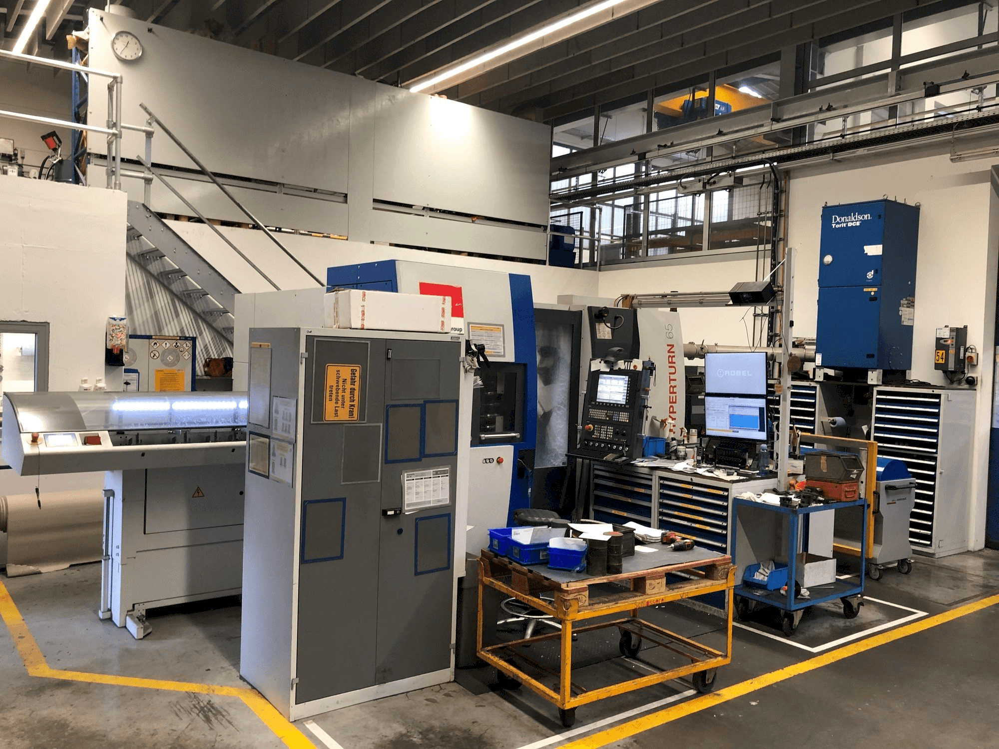 A EMCO HYPERTURM 65 PM gép elölnézete