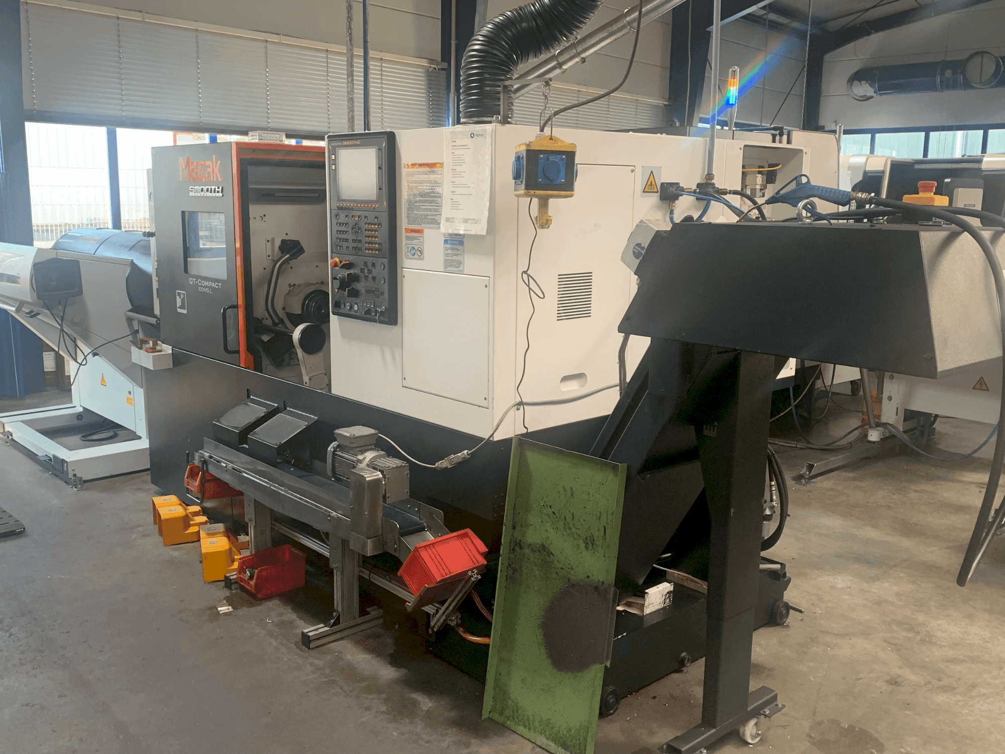A Mazak QTC 100 MSL gép elölnézete
