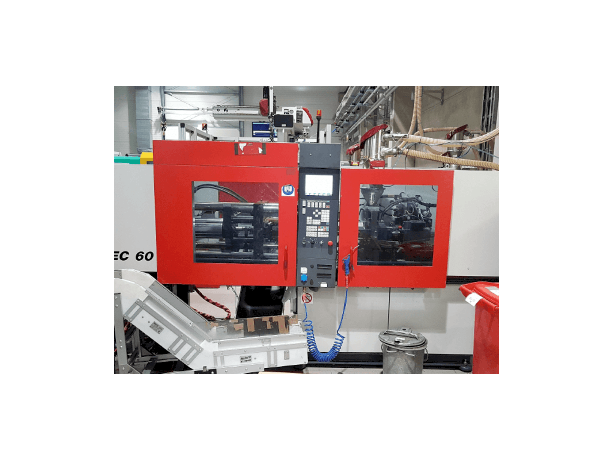 A FERROMATIK MILACRON 600-355 K-TEC gép elölnézete