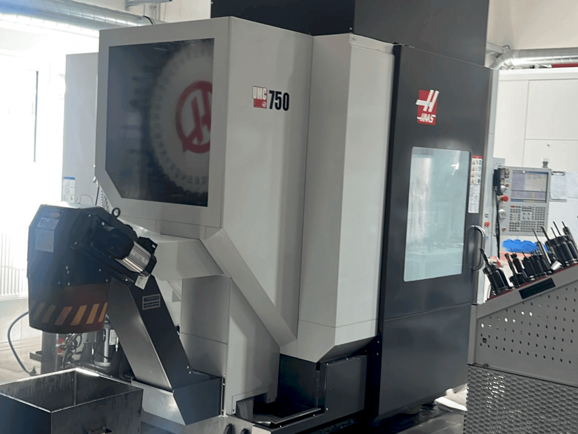 A HAAS UMC-750 gép elölnézete