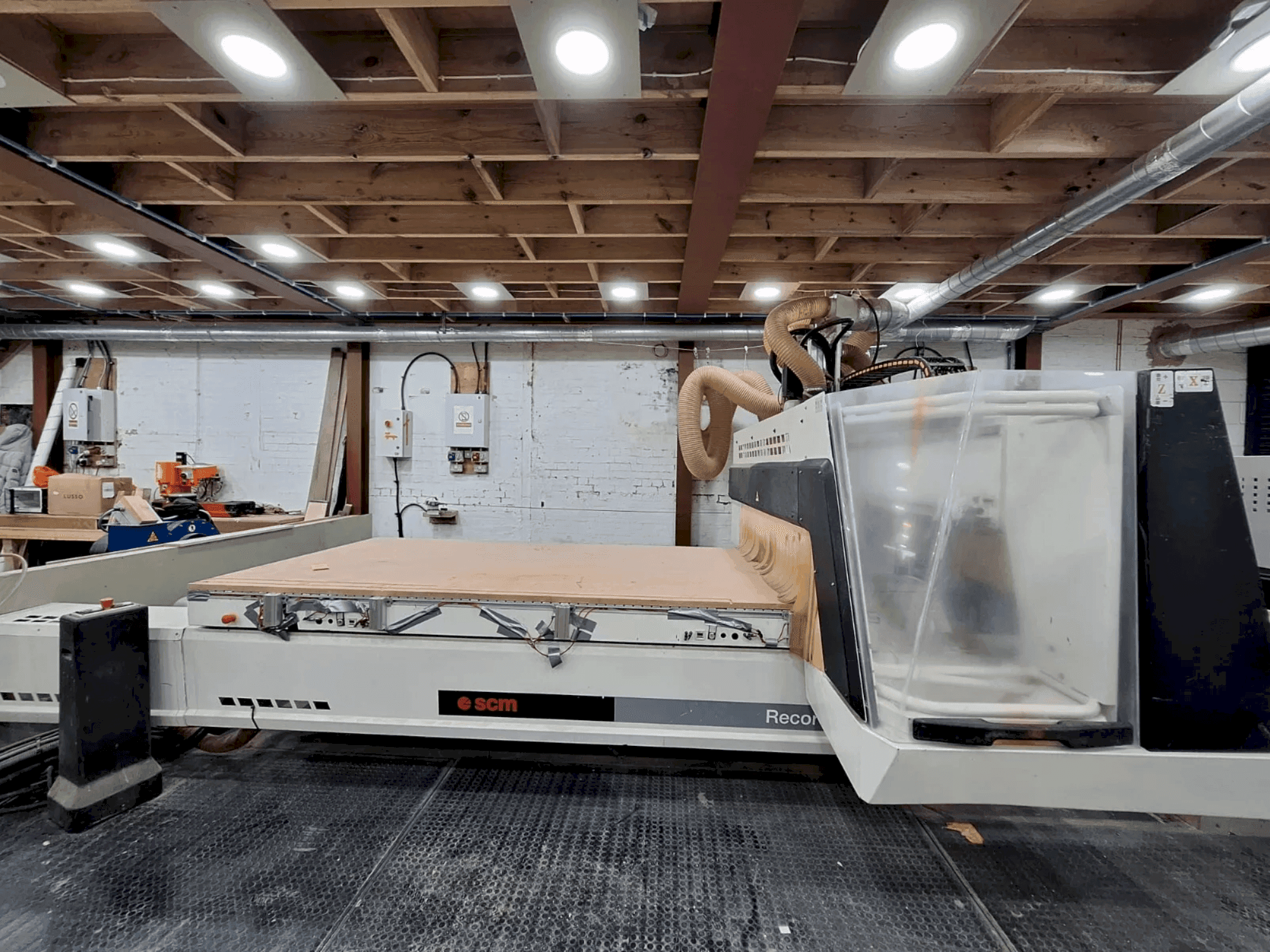 A SCM Record 125 N gép elölnézete