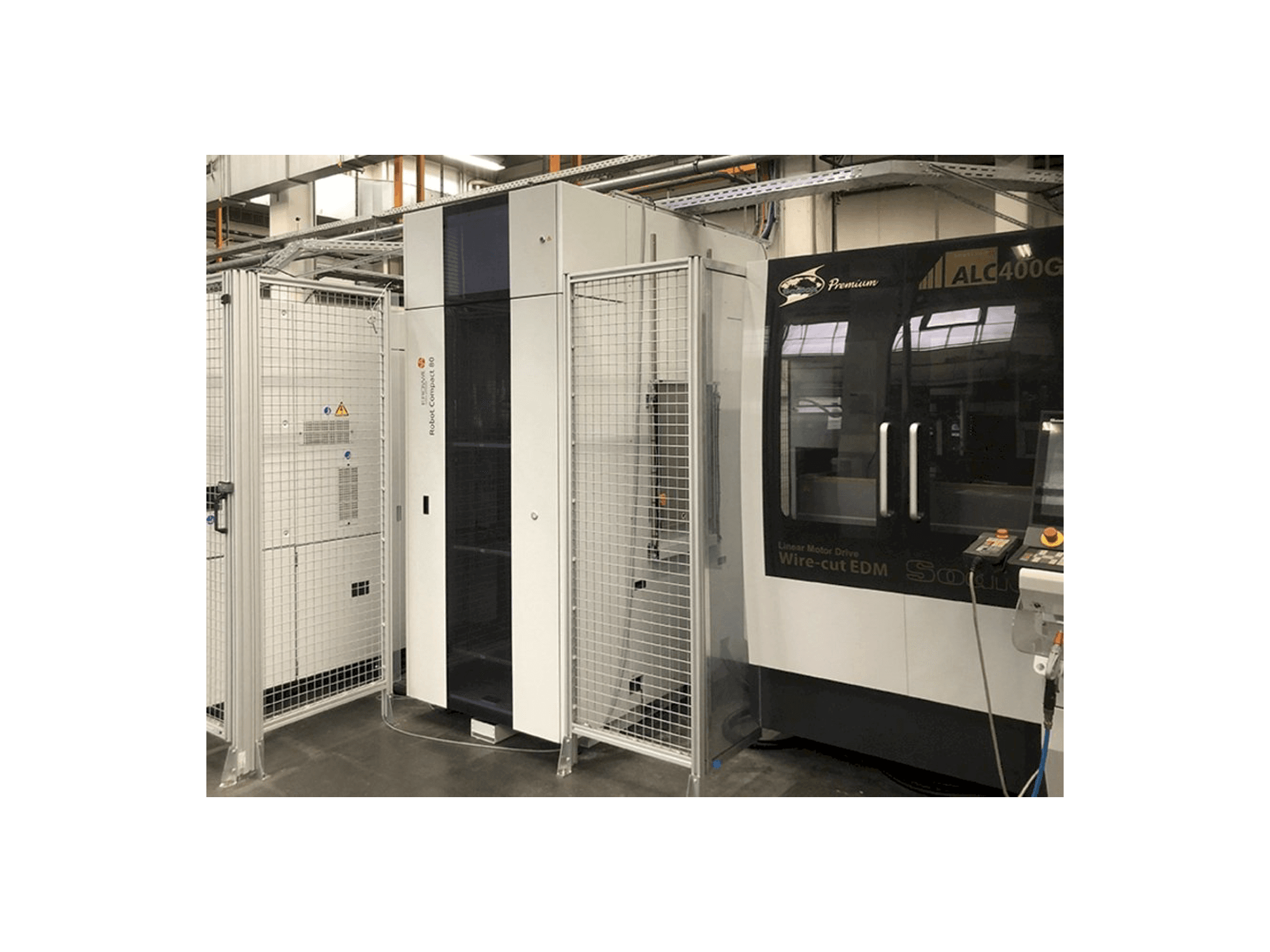 A Sodick ALC400G gép elölnézete