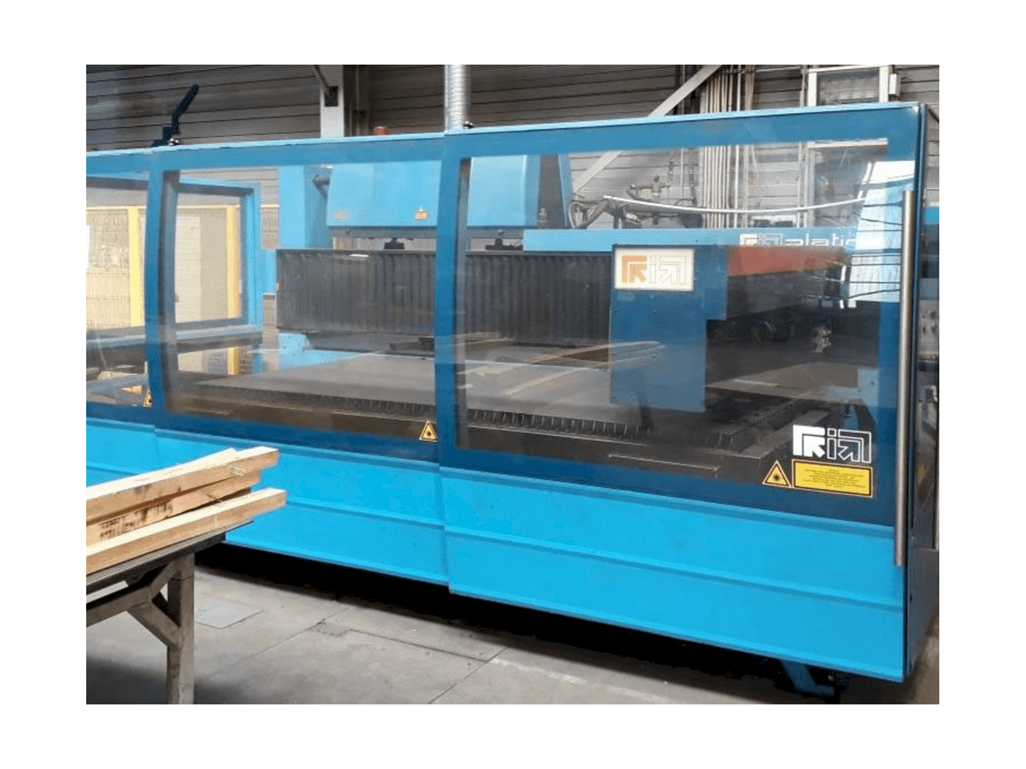 A Prima Industrie Platino 1530 gép elölnézete