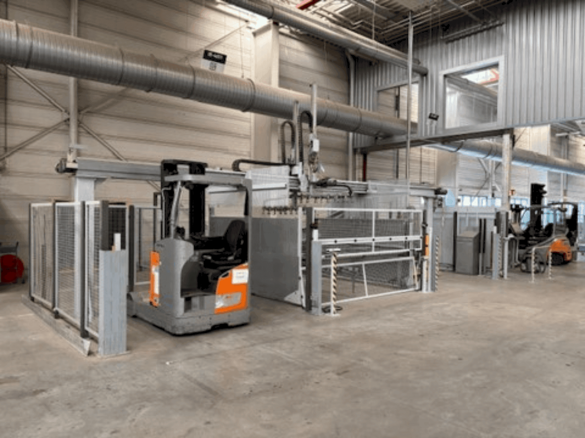 A LIGMATECH VKF-100/25/13/R/2/1 gép elölnézete