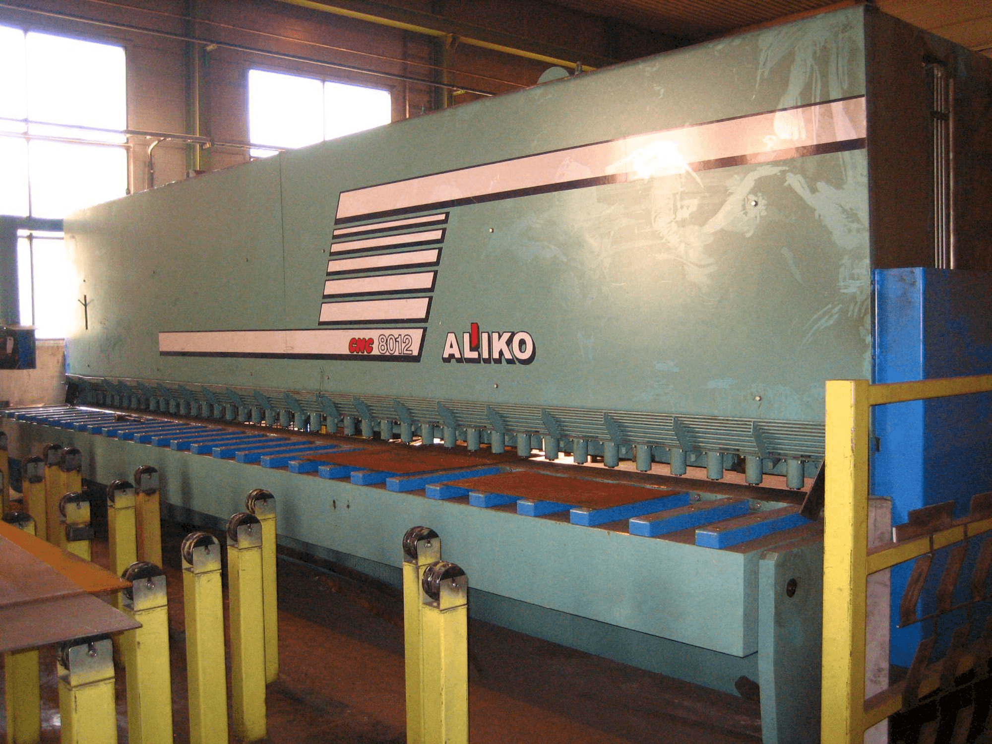 A ALIKO 8000/12 gép elölnézete