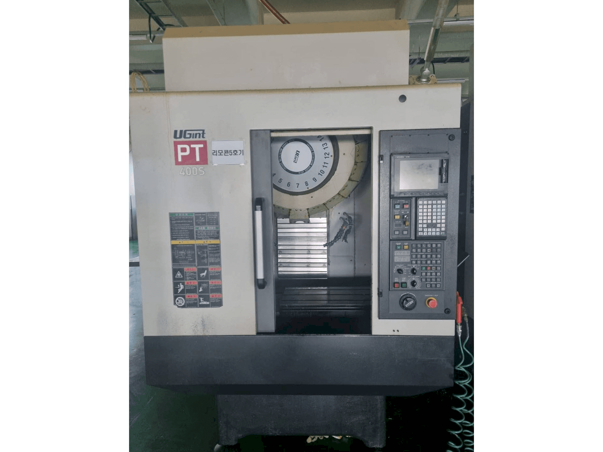A UGINT PT400S gép elölnézete