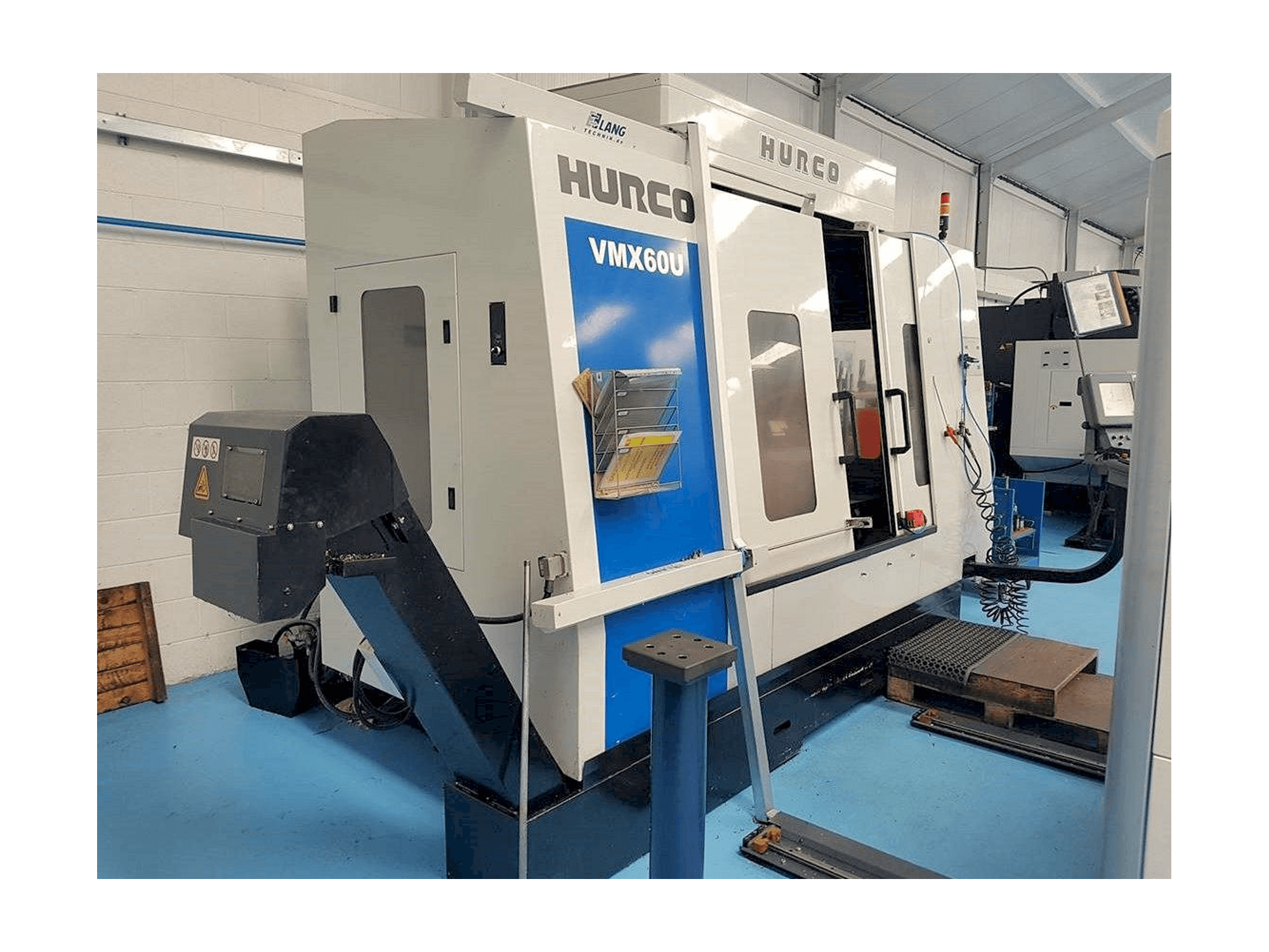 A Hurco VMX 60U gép elölnézete