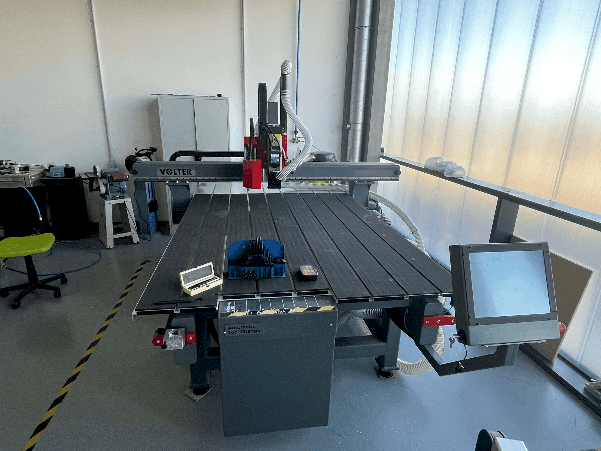 A VOLTER L2016 gép elölnézete