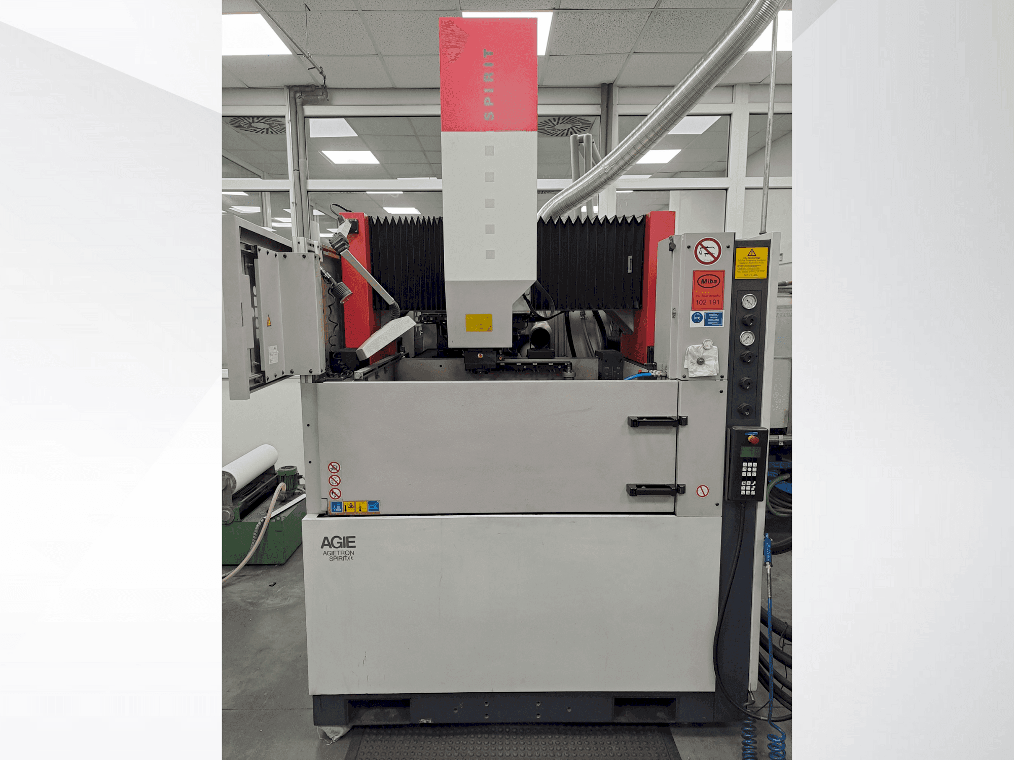 A AGIE AGIETRON SPIRIT 4 gép elölnézete