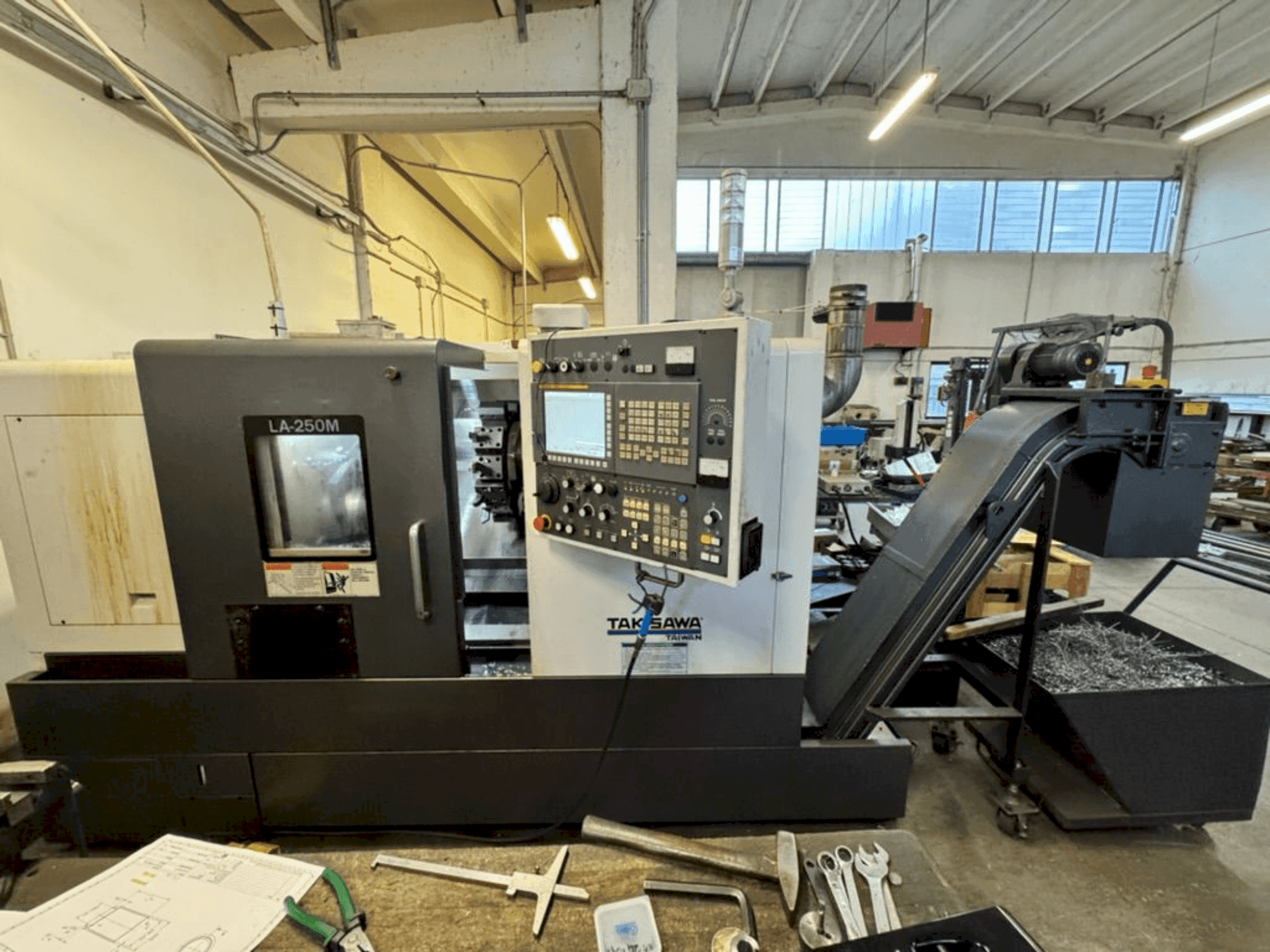 A Takisawa LA-250M gép elölnézete