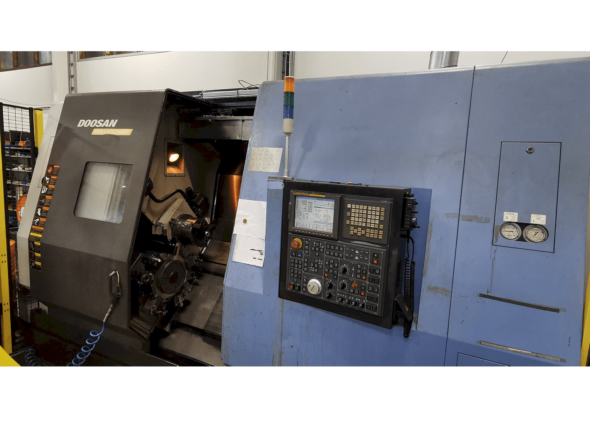 A Doosan Puma MX 2000 ST gép elölnézete