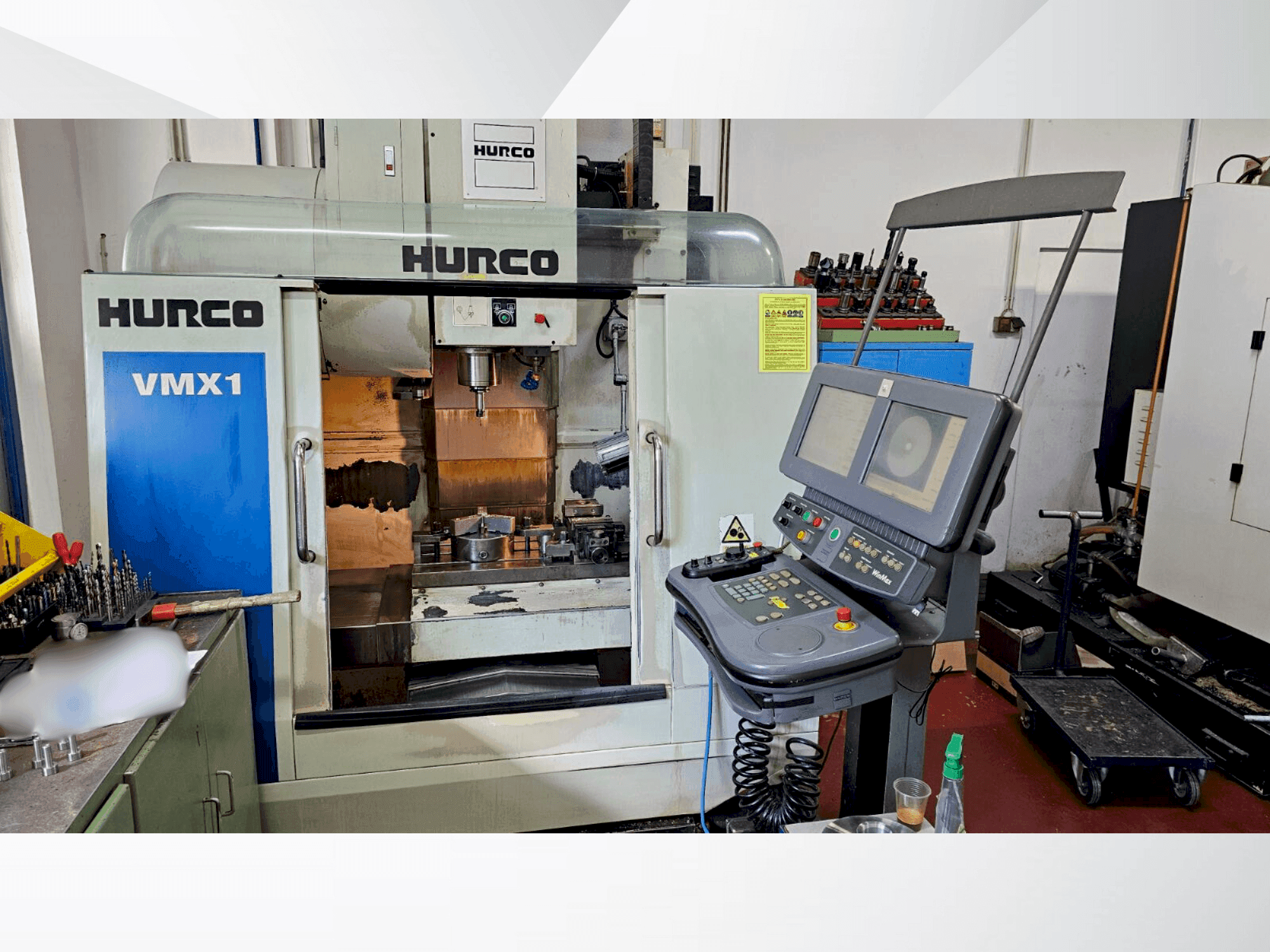 A Hurco VMX 10 gép elölnézete