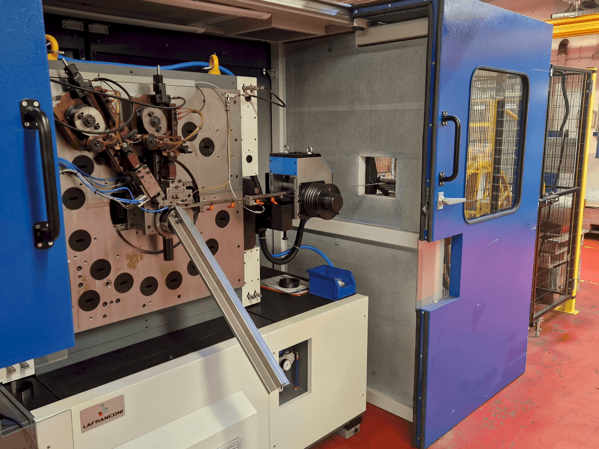 A LAFRANCONI LM 400 gép elölnézete