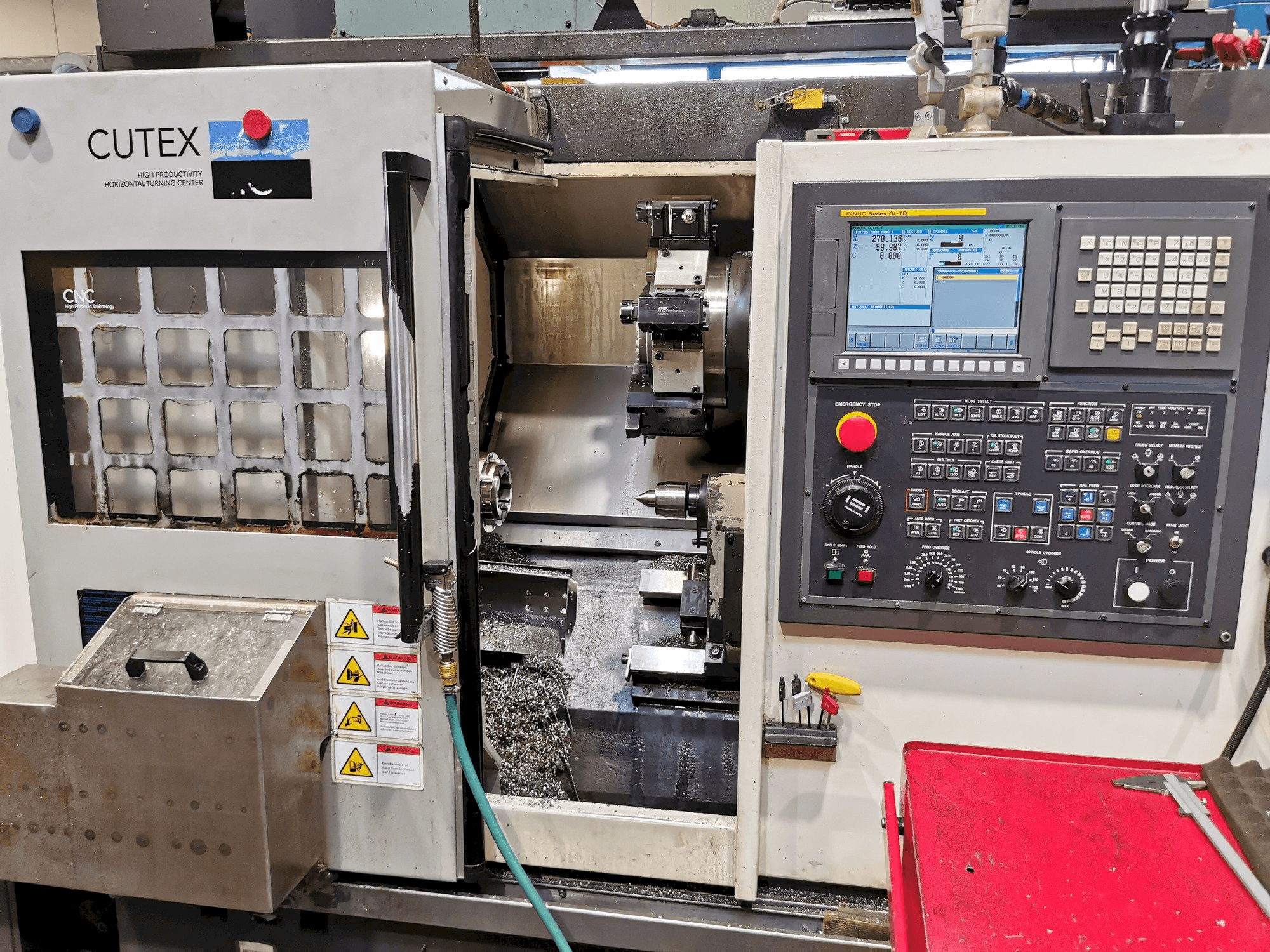 A HWACHEON CUTEX 160B MC gép elölnézete