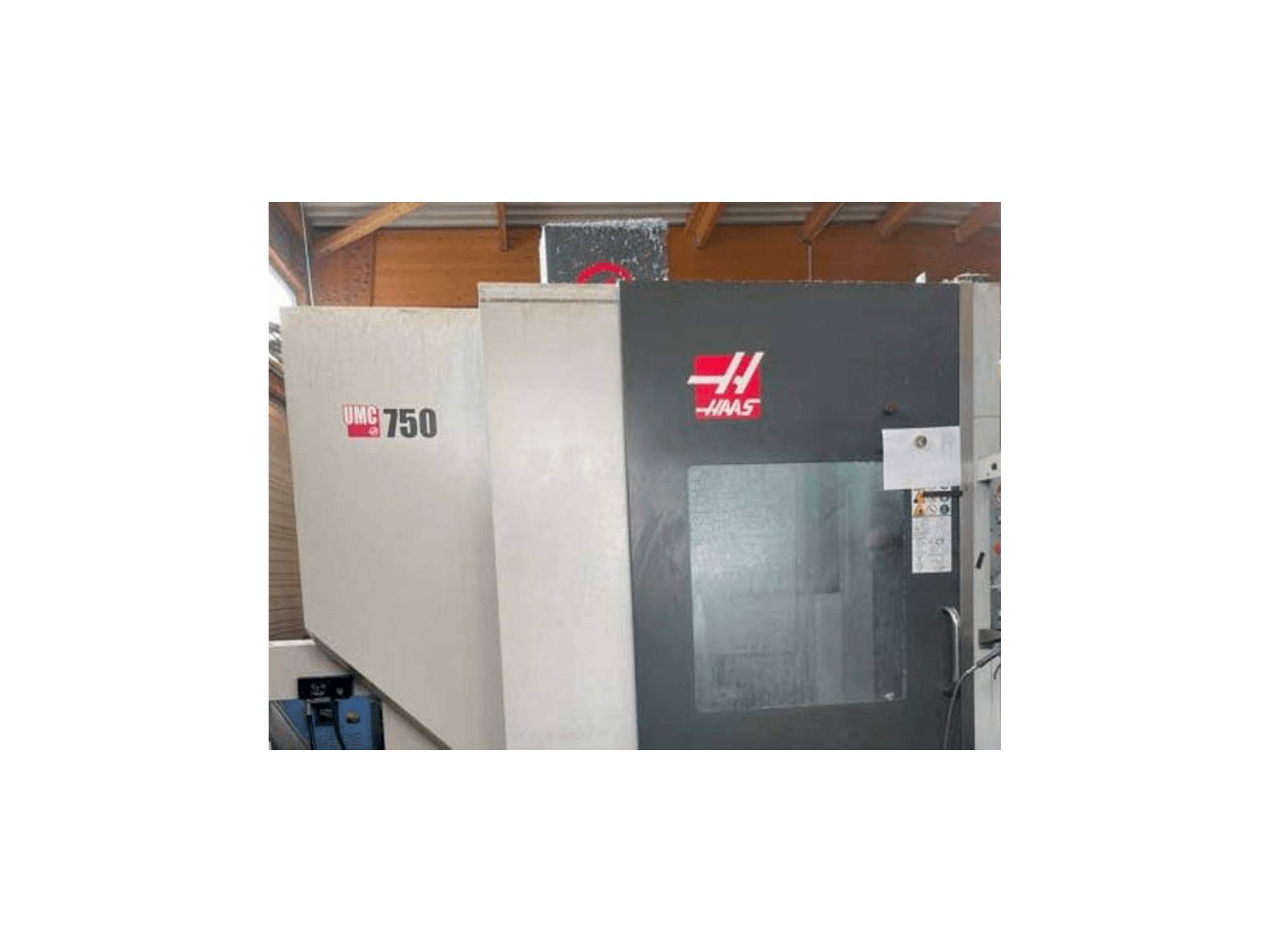 A HAAS UMC 750 S gép elölnézete