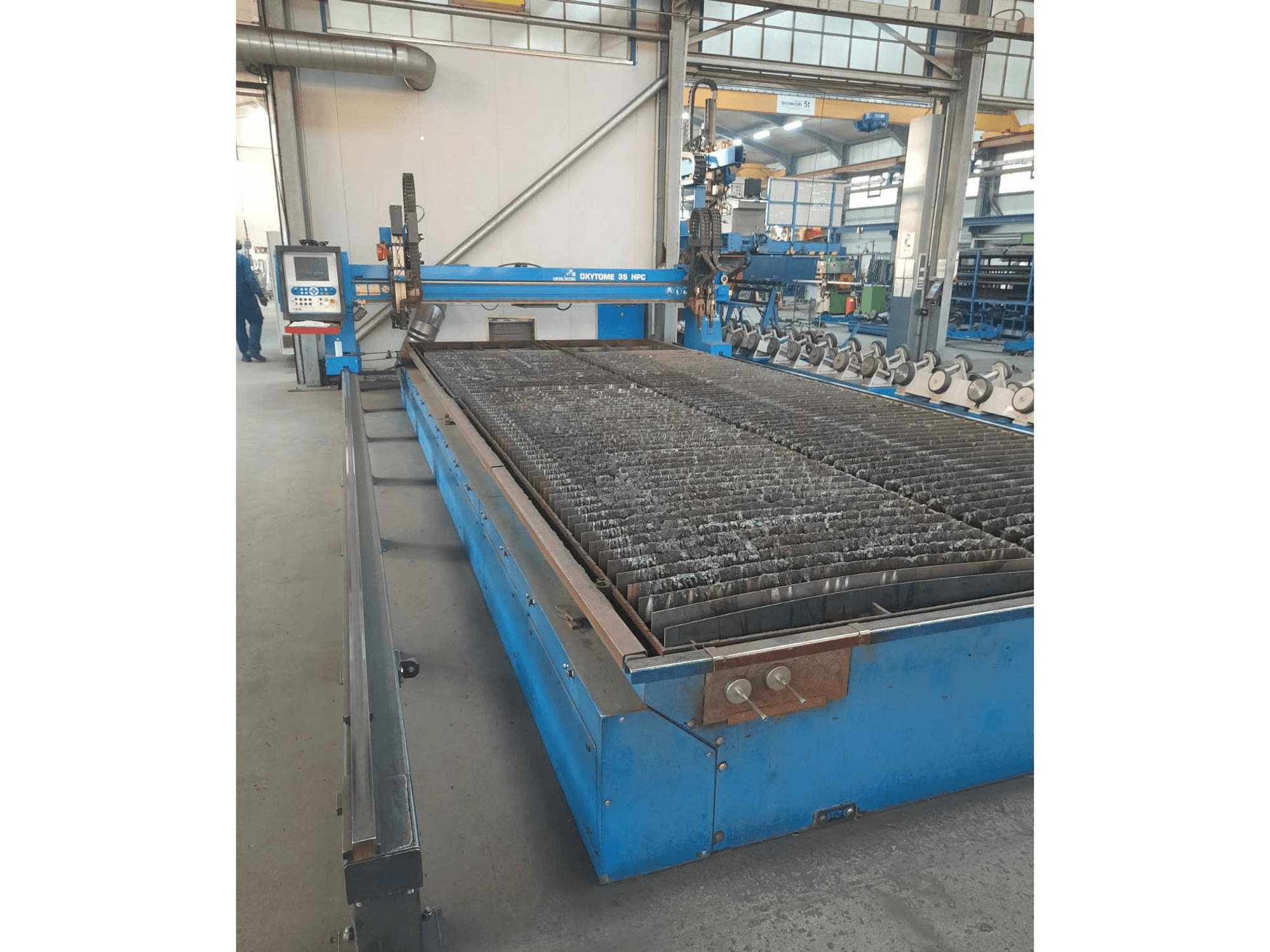 A Oerlikon Oxytome 35 HPC gép elölnézete