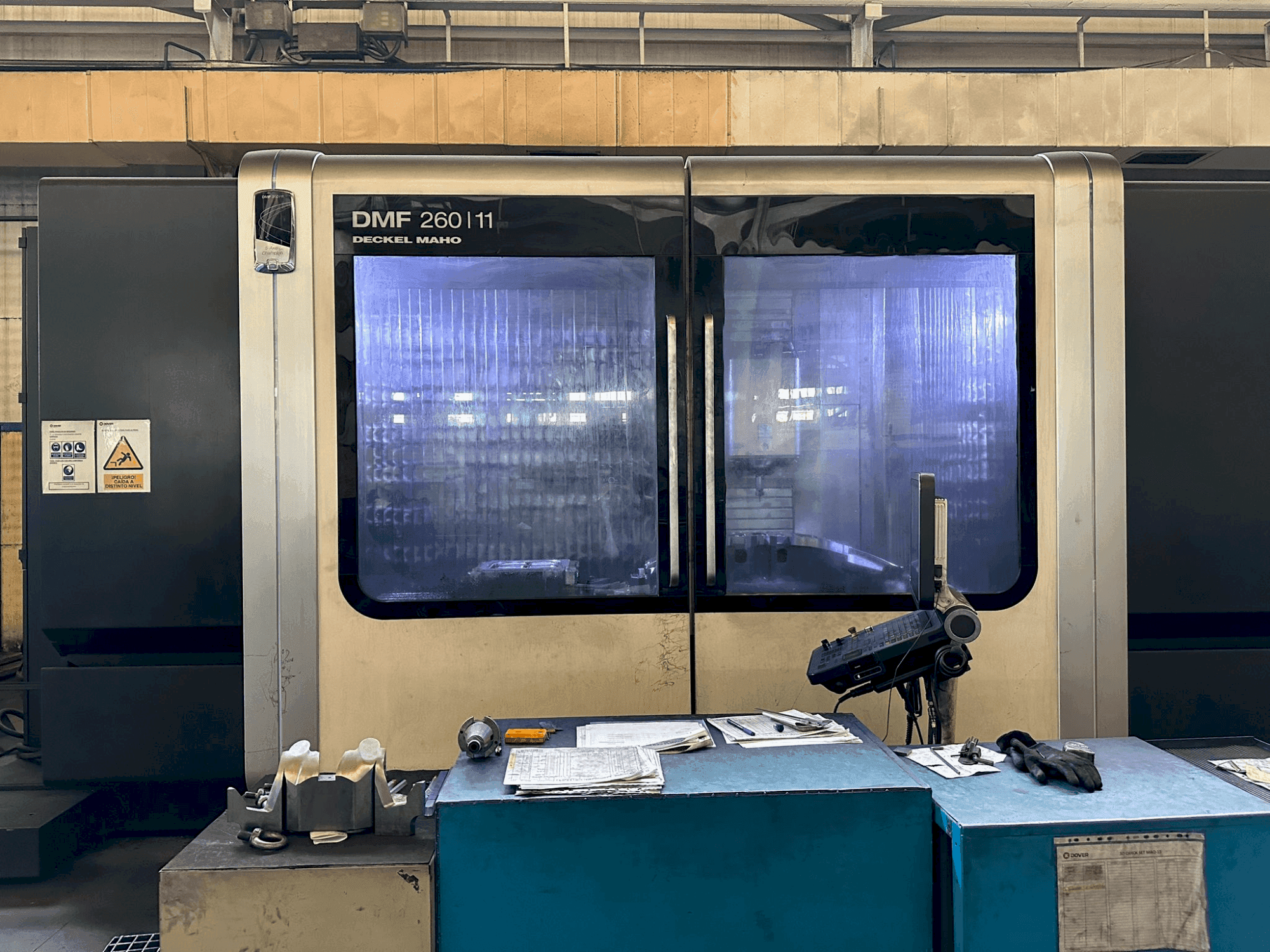 A DMG MORI DMF 260-11 (2014) gép elölnézete