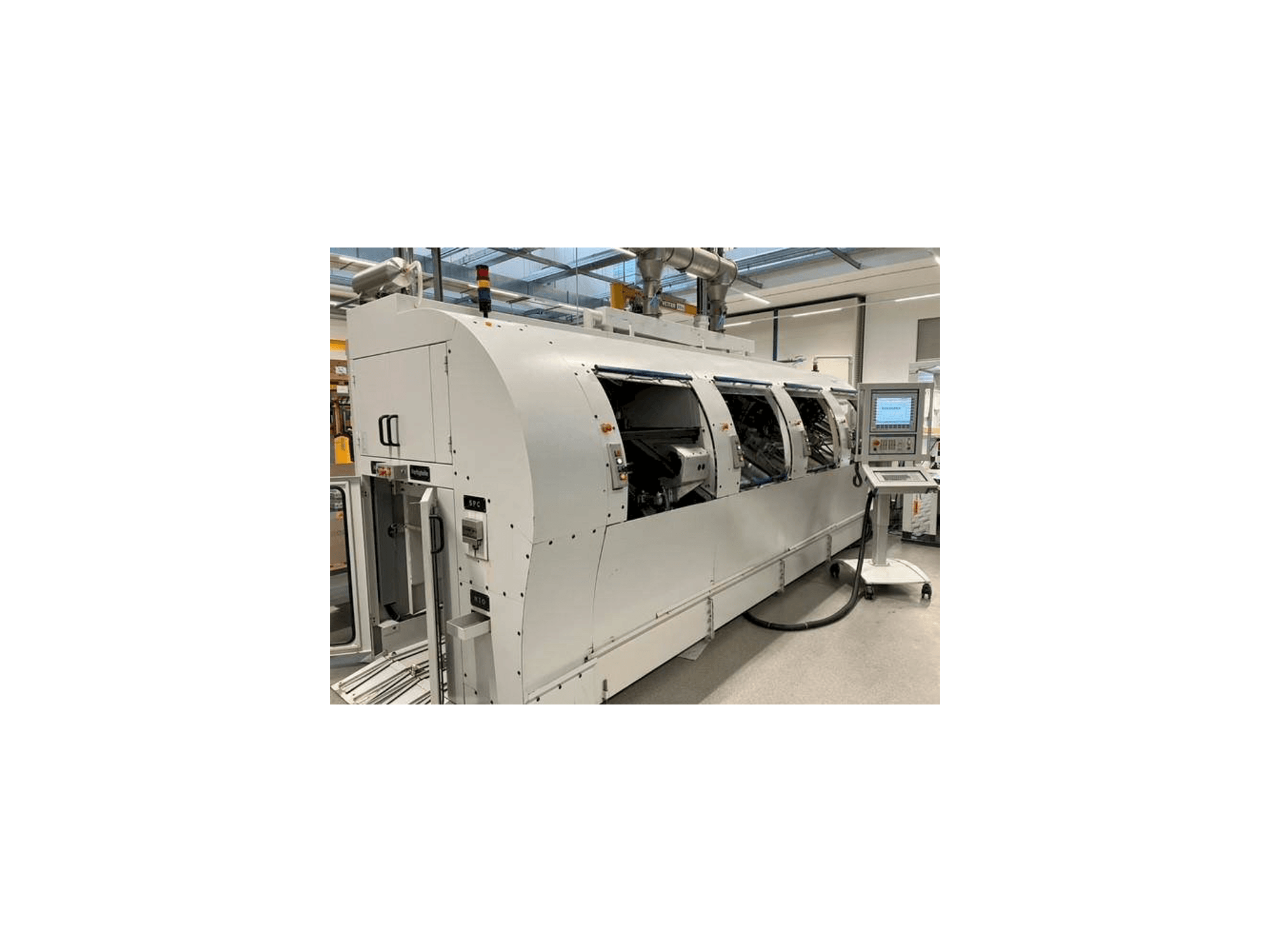 A MIKRON Multistep XS gép elölnézete