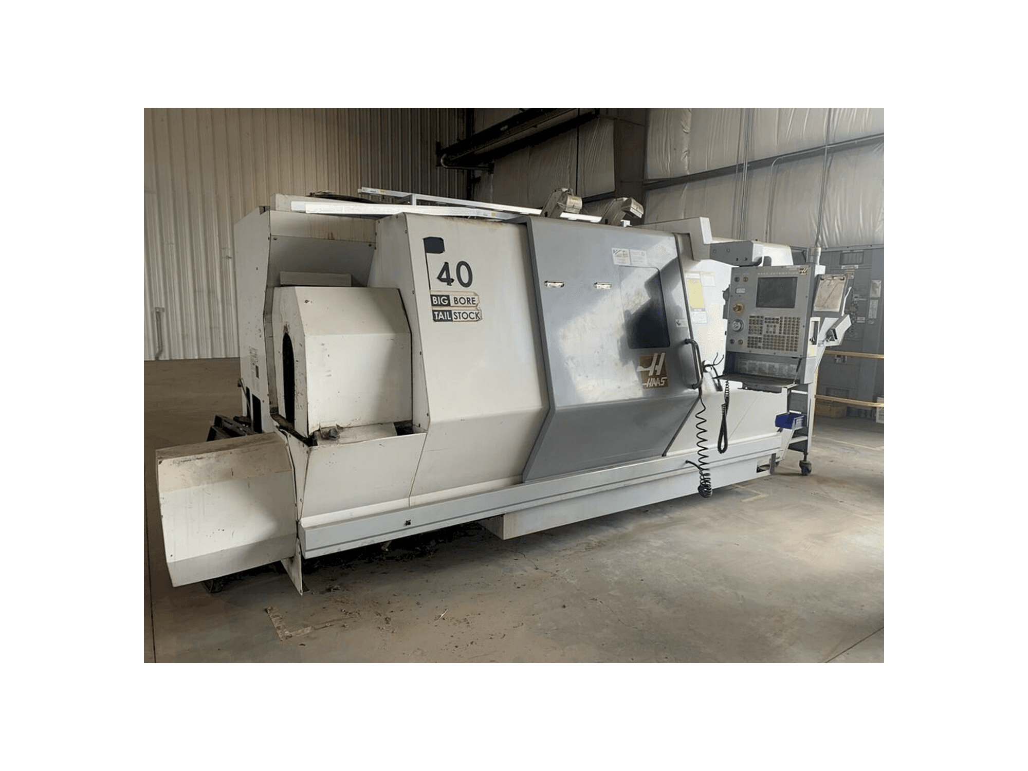 A HAAS SL-40TB gép elölnézete