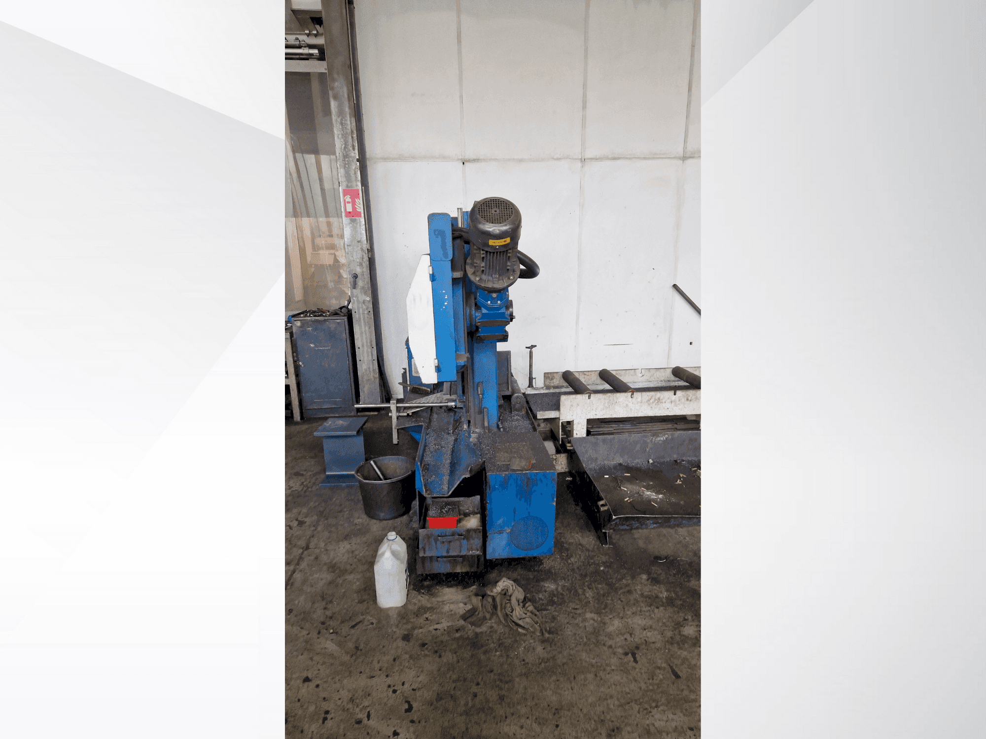 A KNUTH HB 460 L gép elölnézete