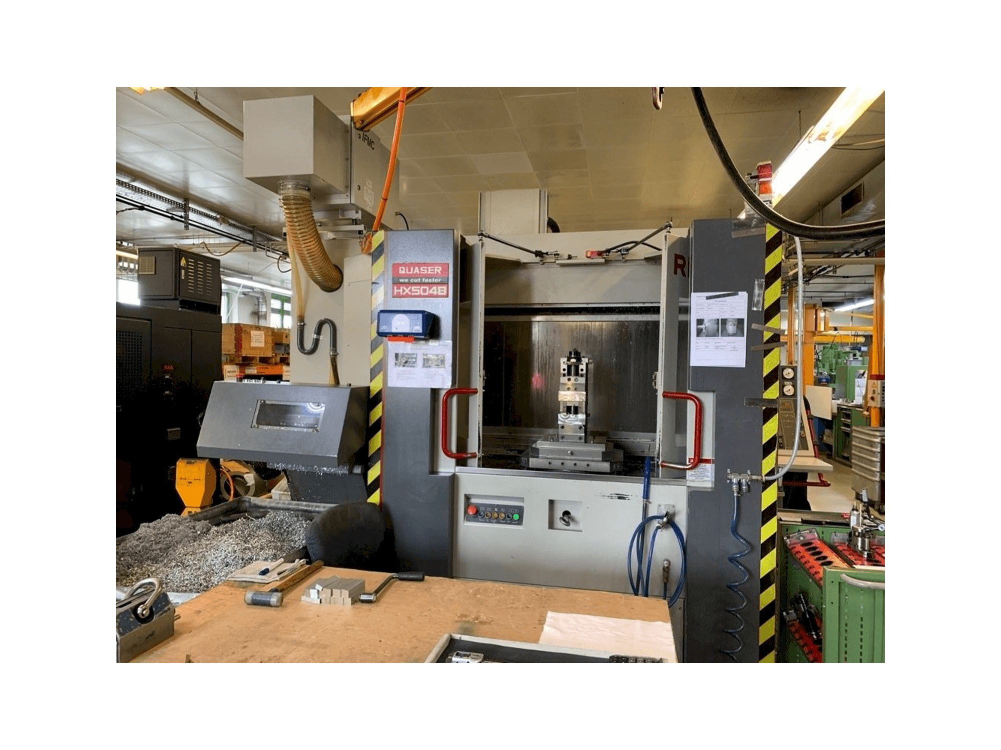 A Quaser HX504B gép elölnézete