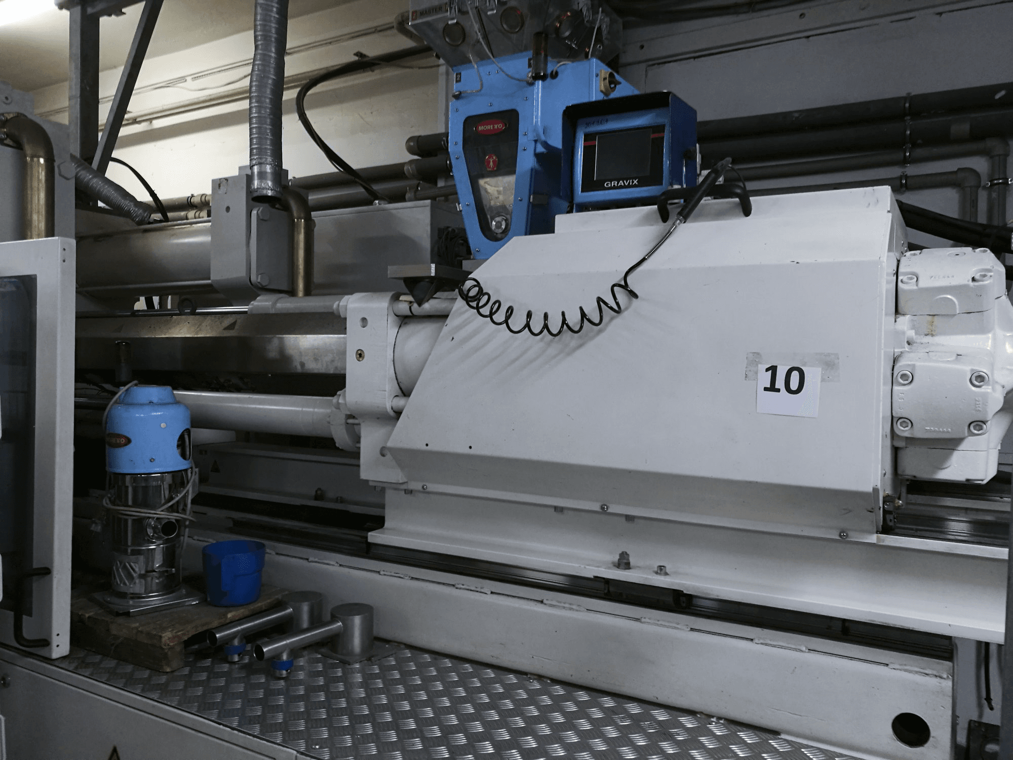 A Battenfeld HM 400/3400 gép jobb oldali nézete