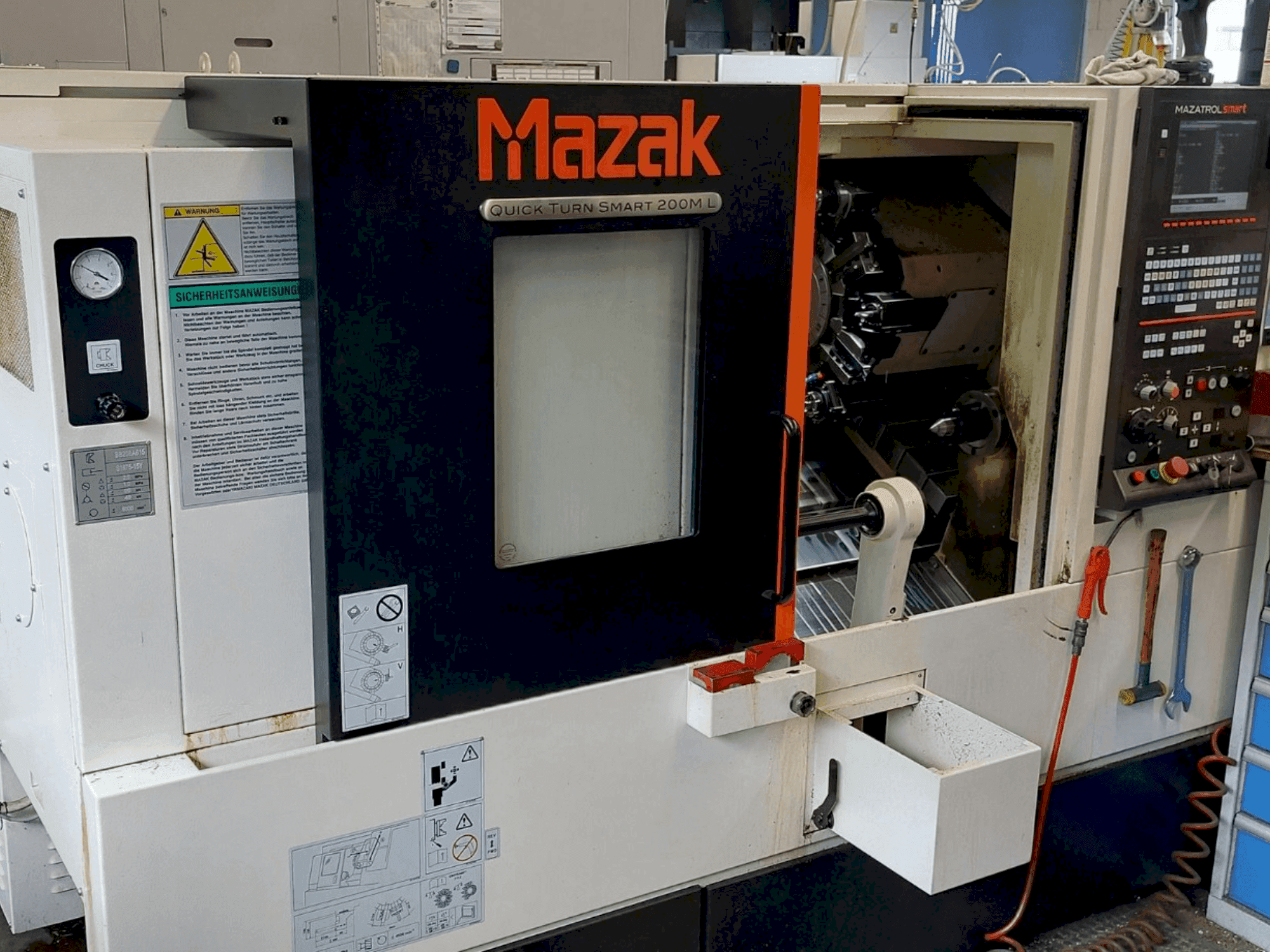 A Mazak QUICK TURN SMART 200 ML gép elölnézete