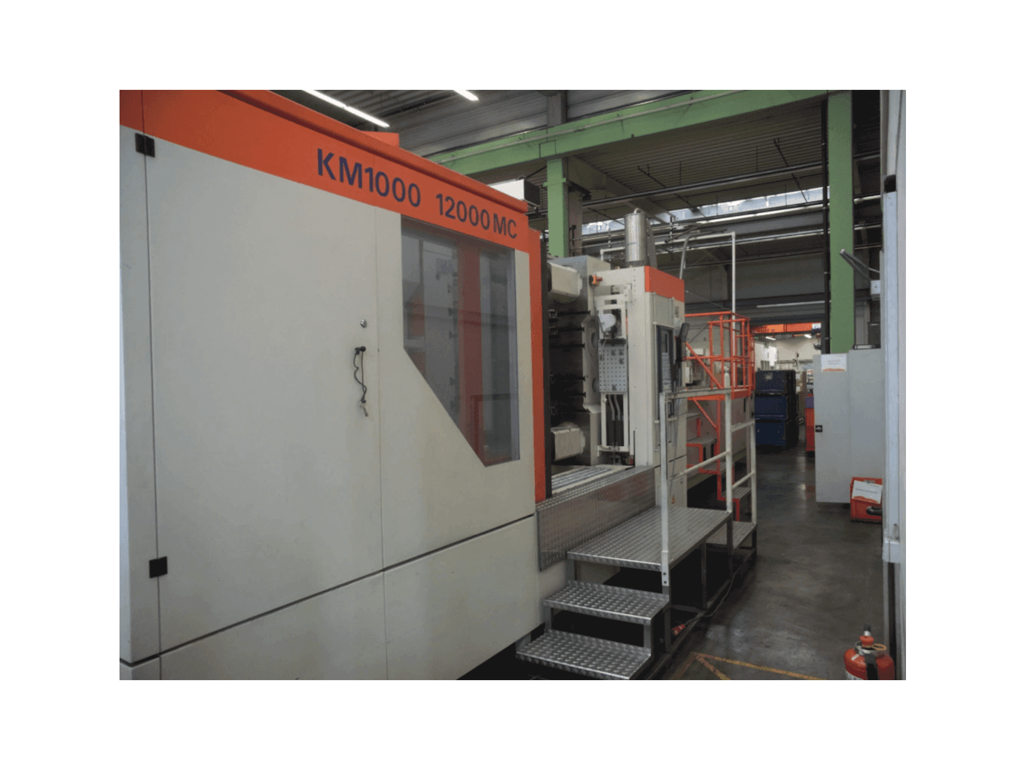 A Krauss Maffei 1000-12000 MC gép elölnézete