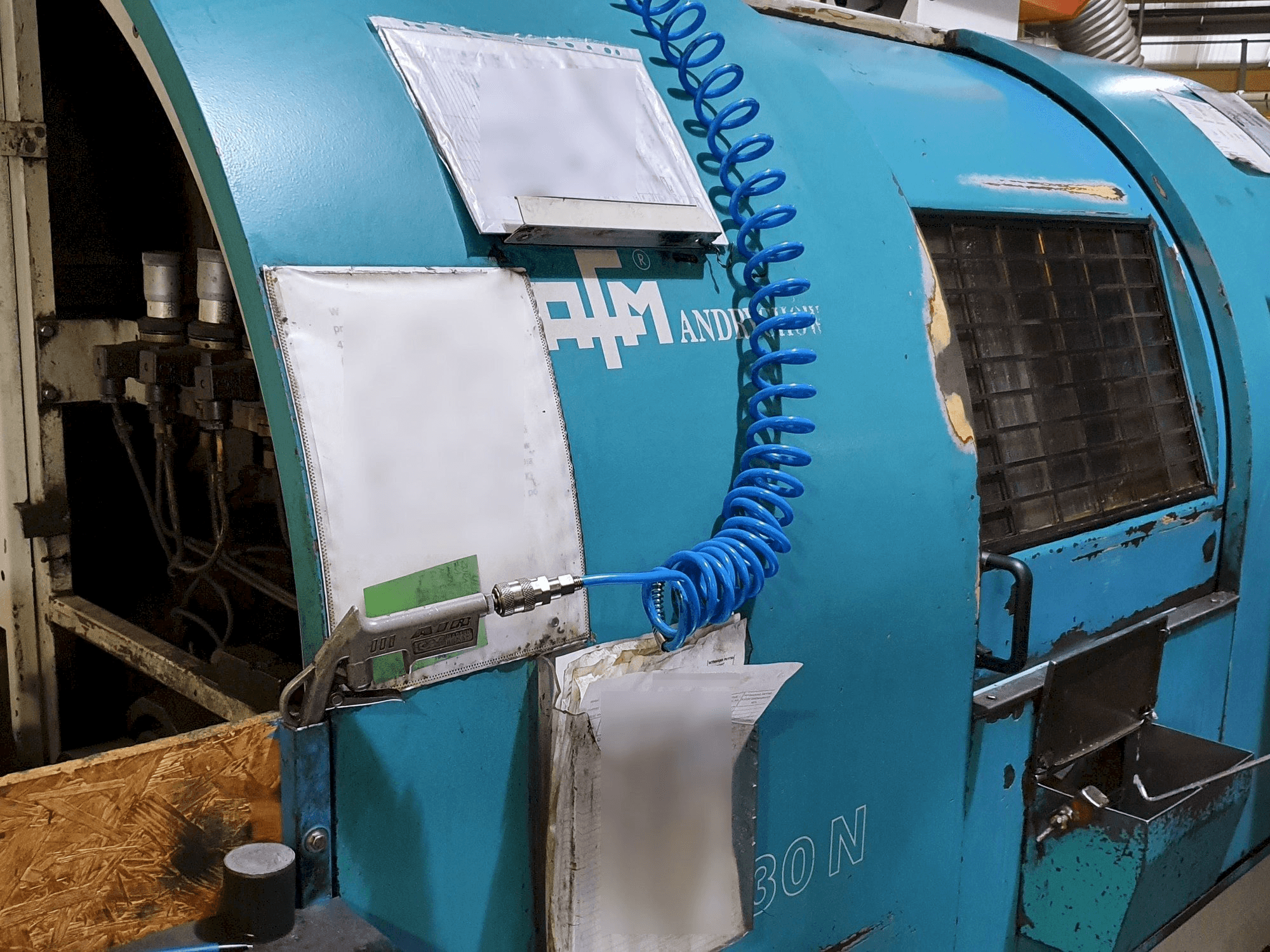 A AFM TAE-30N gép elölnézete