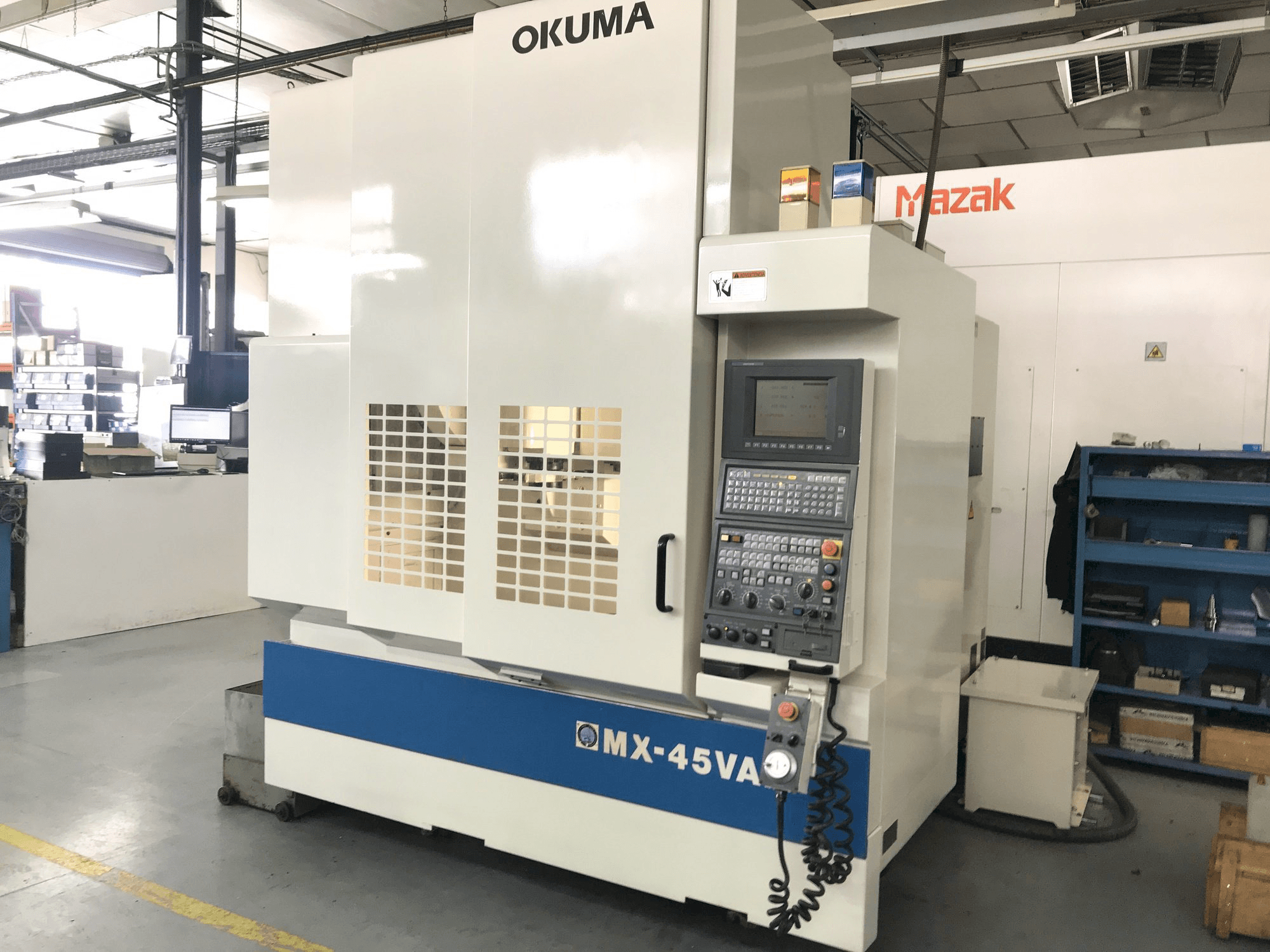 A Okuma MX-45 VAE gép elölnézete