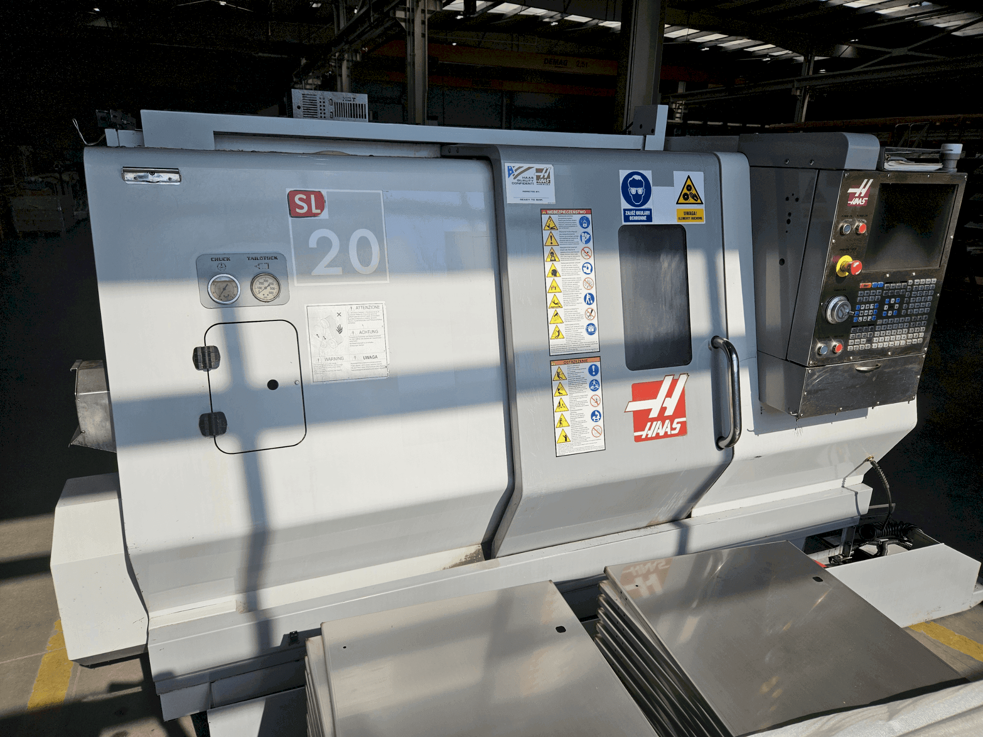 A HAAS SL-20 TBHE gép elölnézete