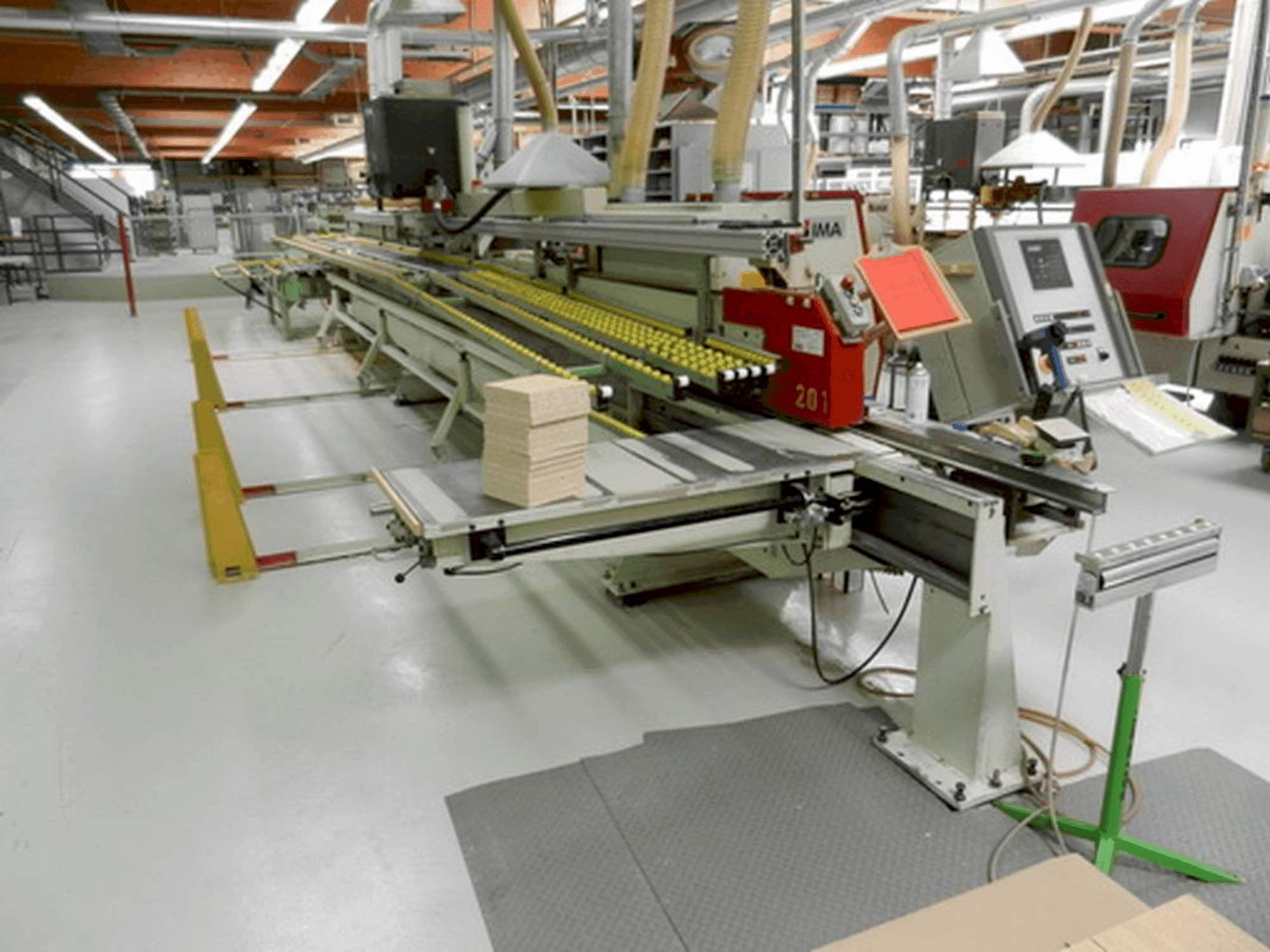 A LIGMATECH ZHR 15/XX/RE gép elölnézete