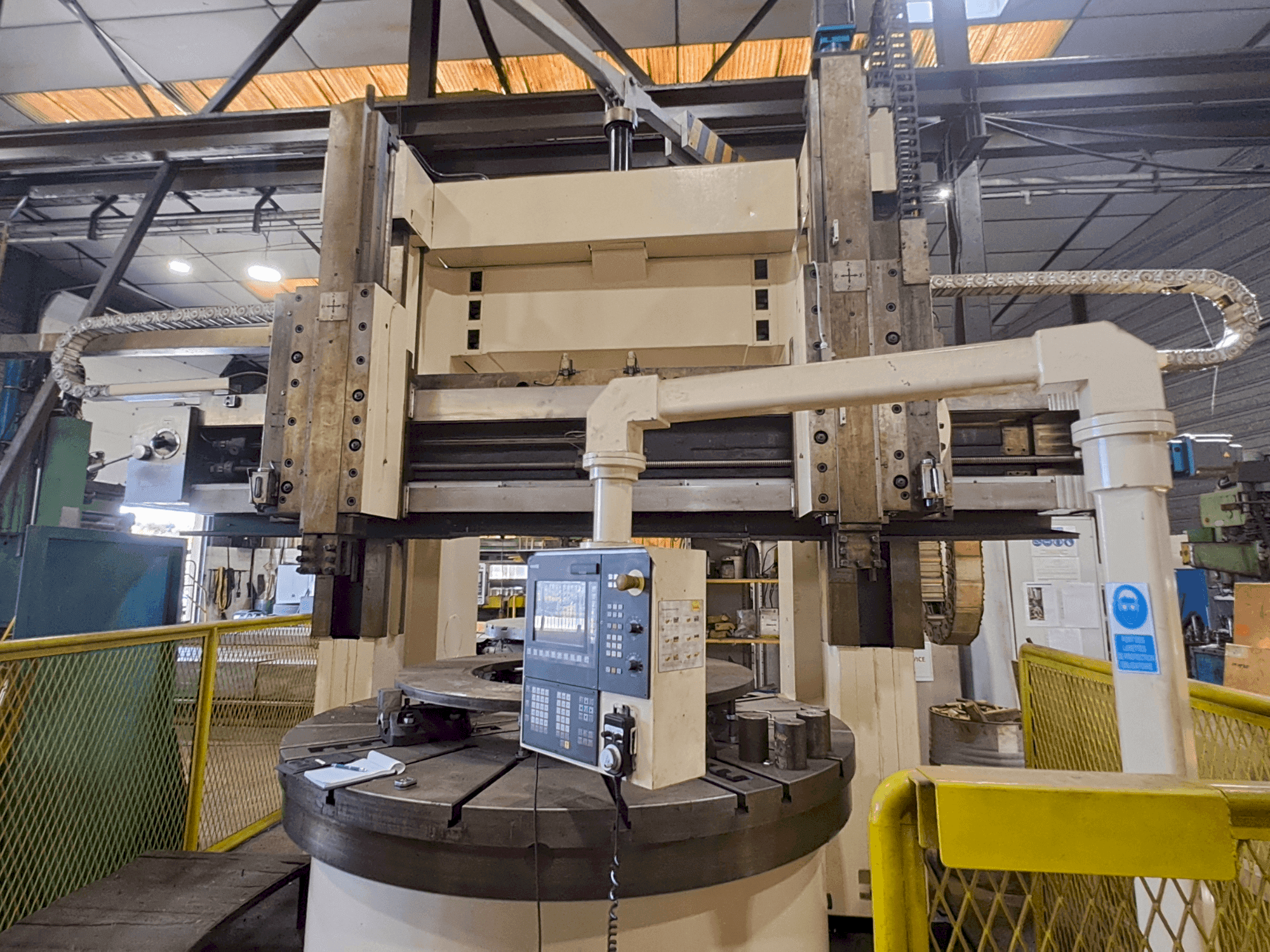 A WUXI C 5225x16/10 gép elölnézete