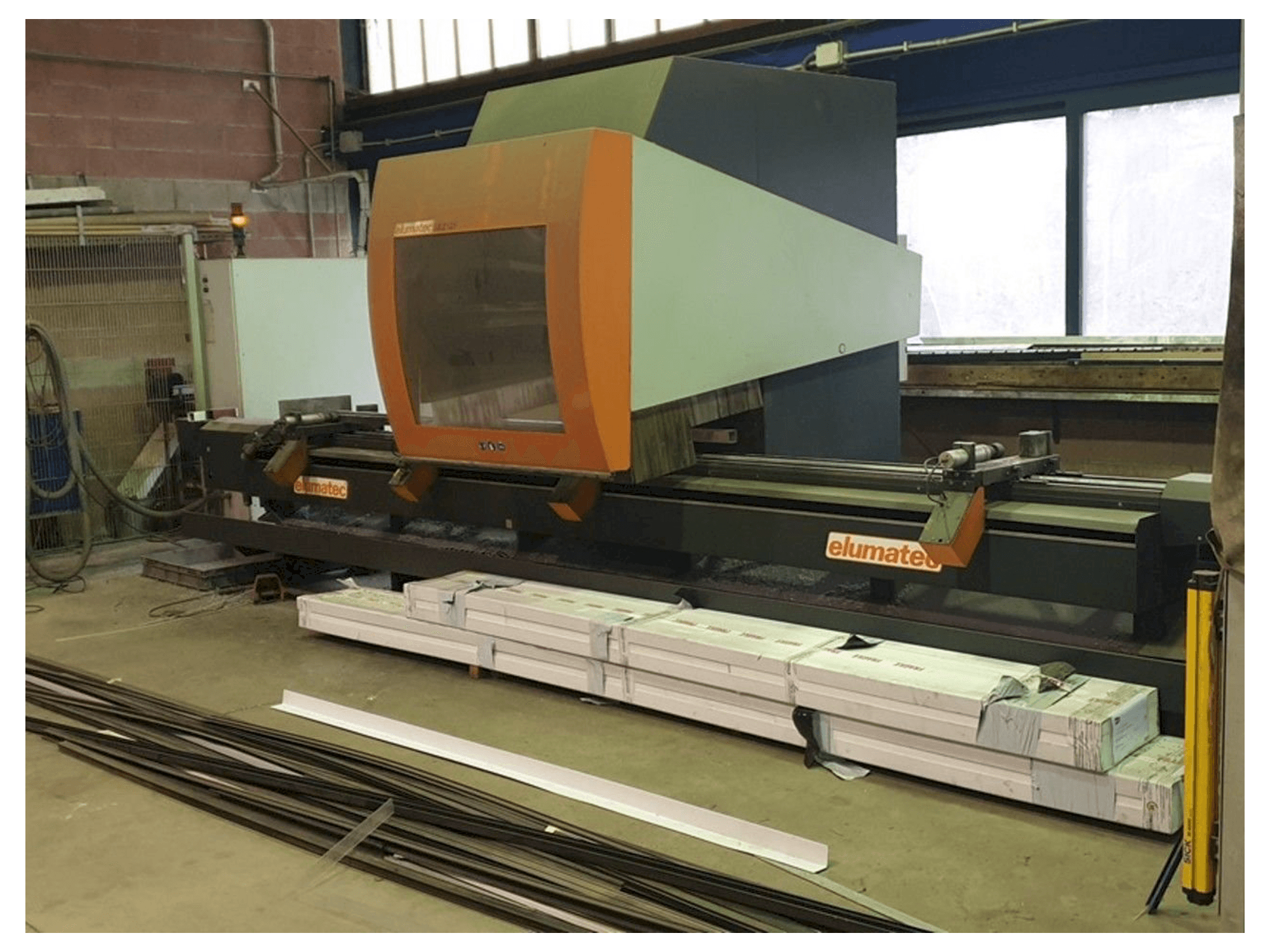 A Elumatec SBZ 131 gép elölnézete