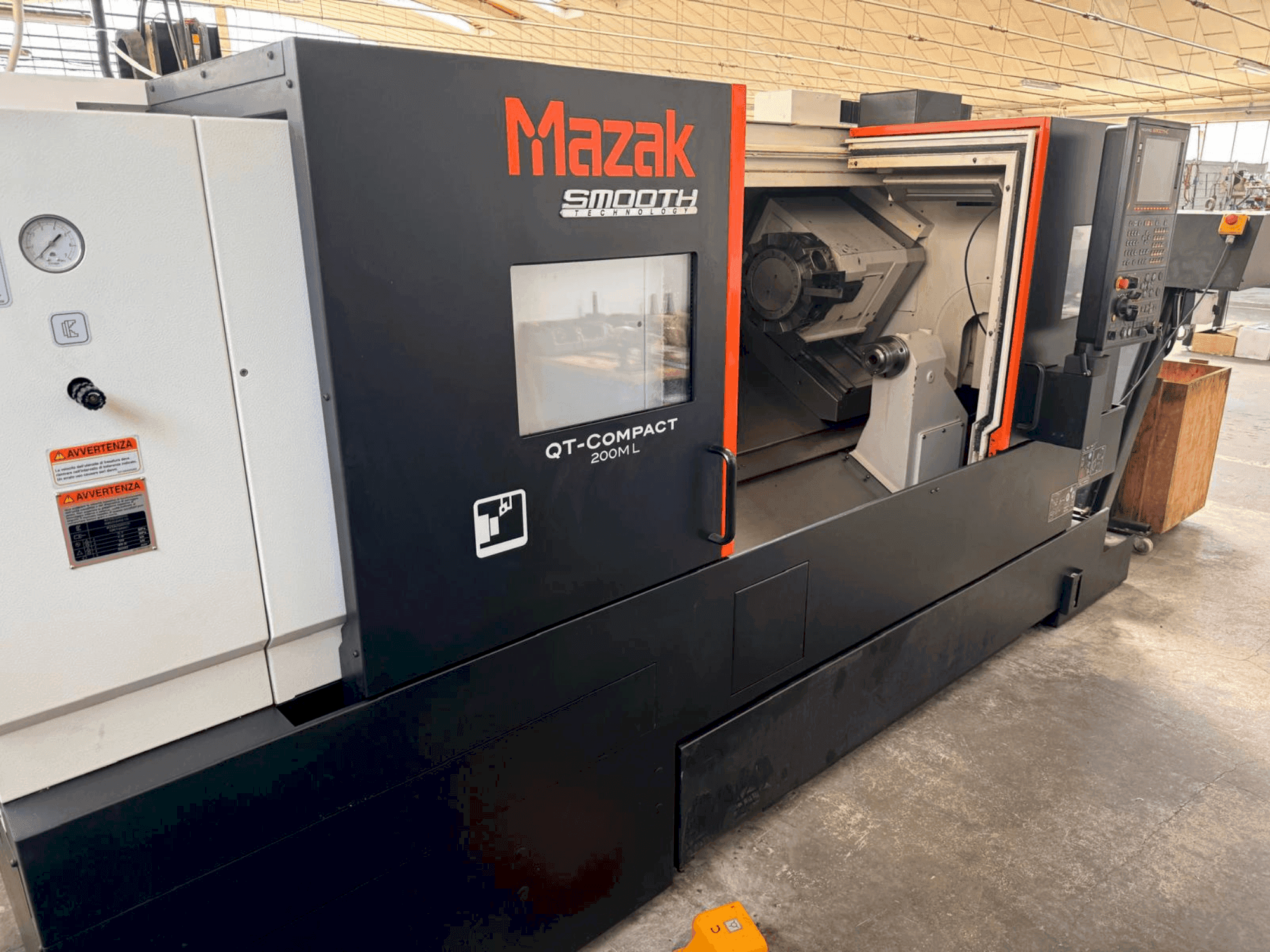 A Mazak QT COMPACTG 200ML gép elölnézete