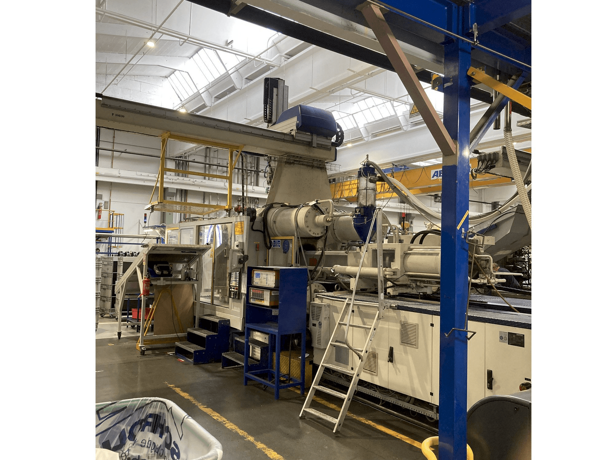 A Krauss Maffei 650 – 2700 C1 gép elölnézete