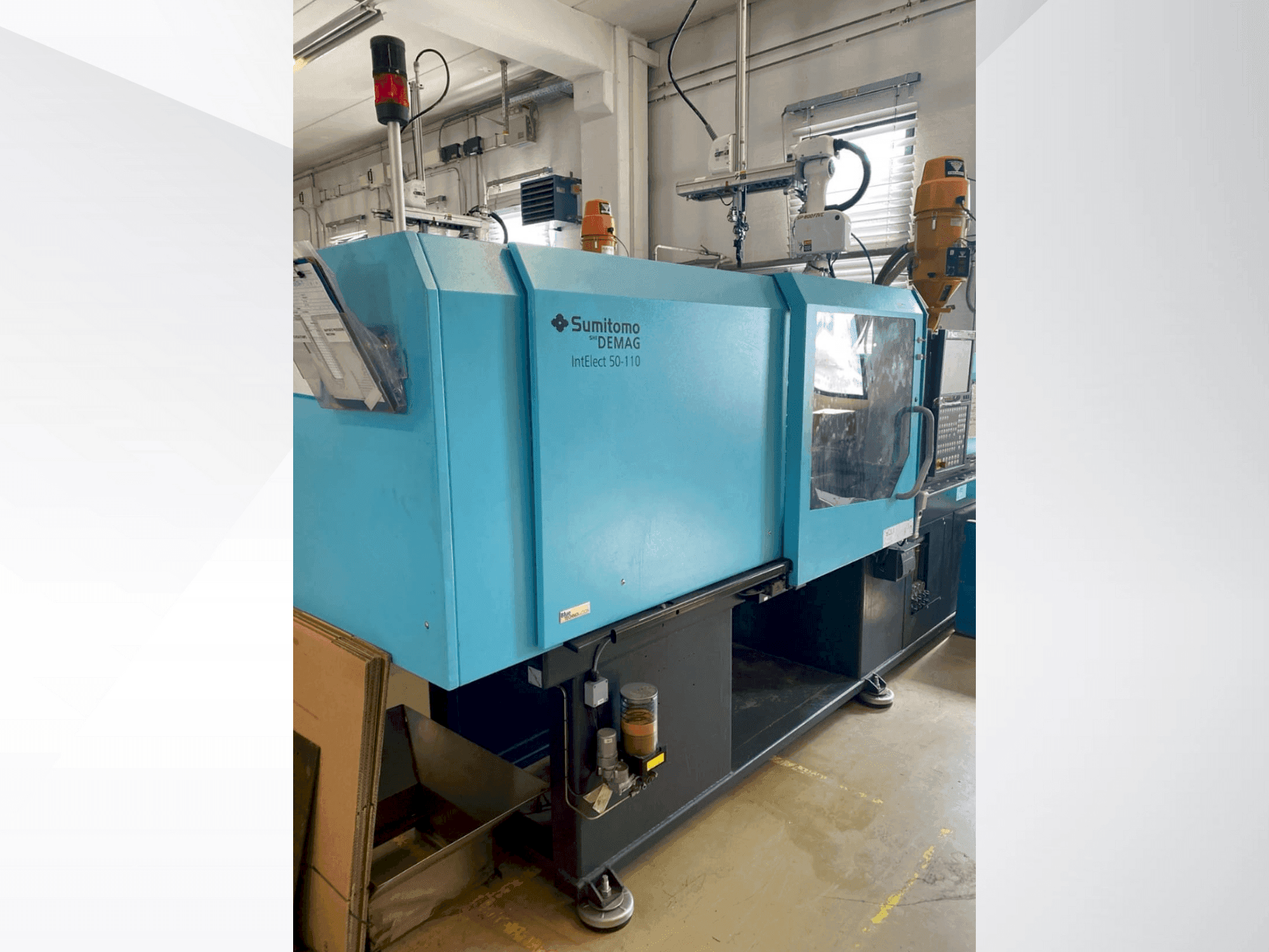 A DEMAG IntElect 50/370-110 gép elölnézete