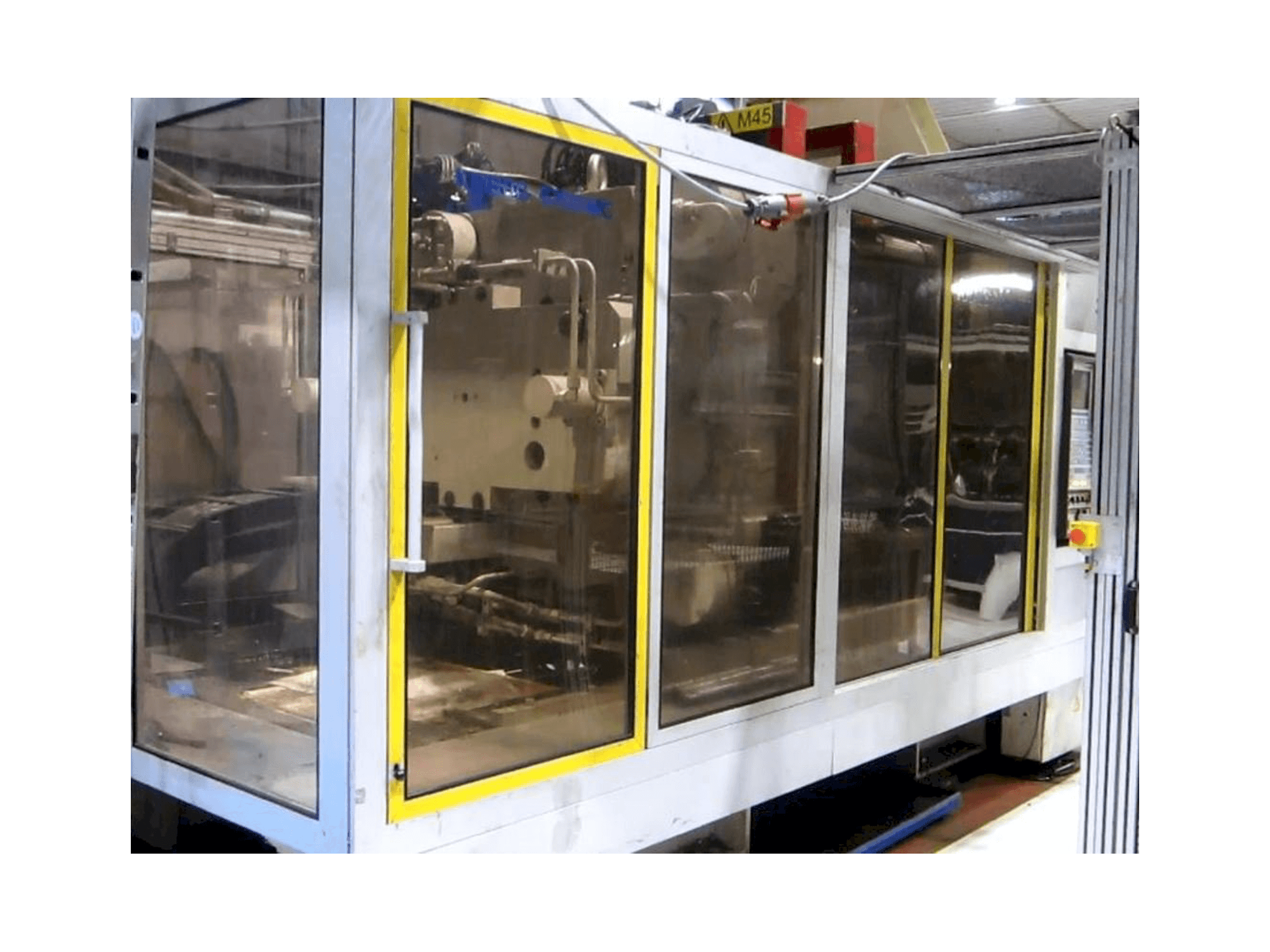 A Krauss Maffei KM 800/5700 MC gép elölnézete