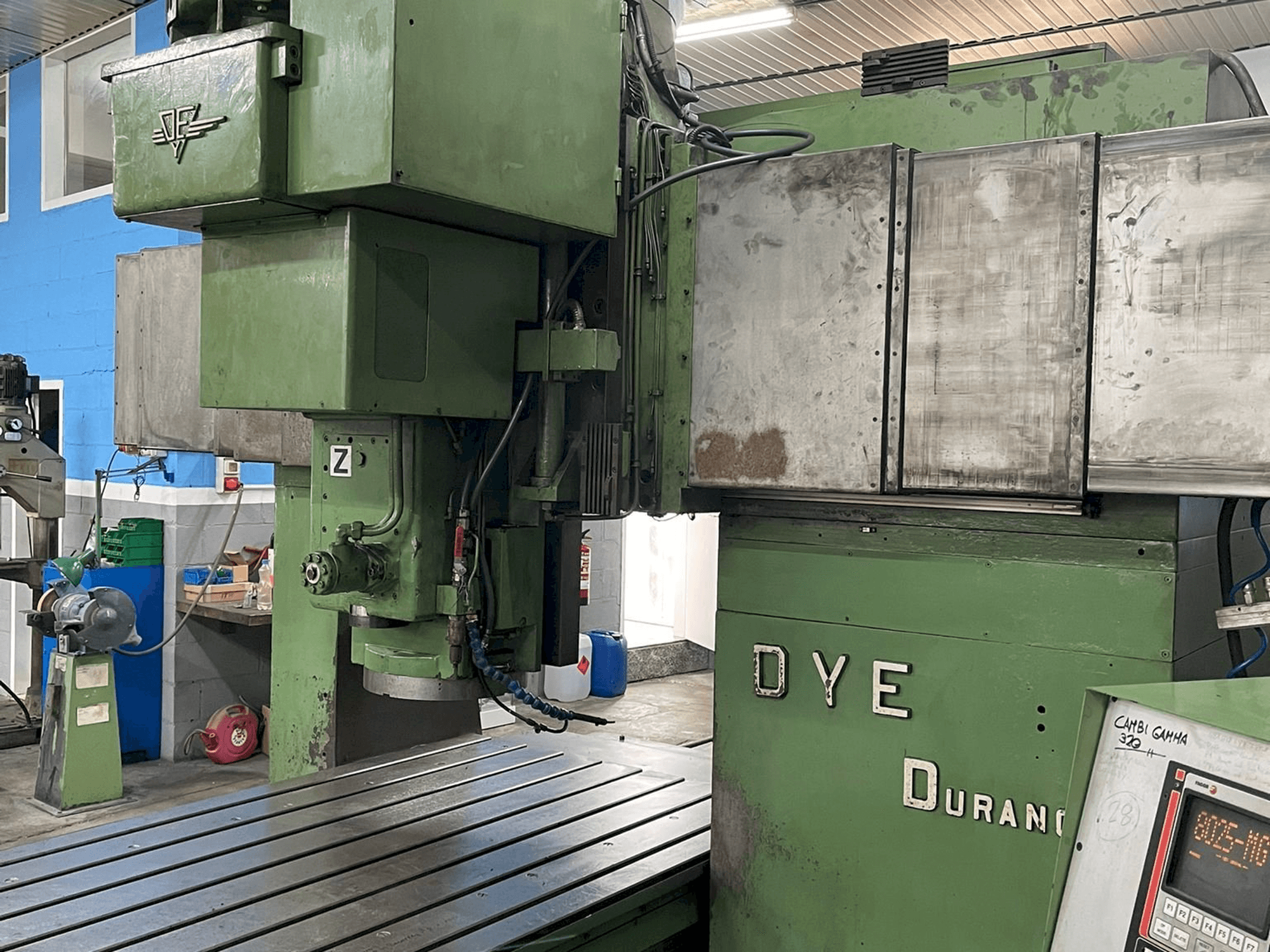 A DYE FBF-C-N/C gép elölnézete