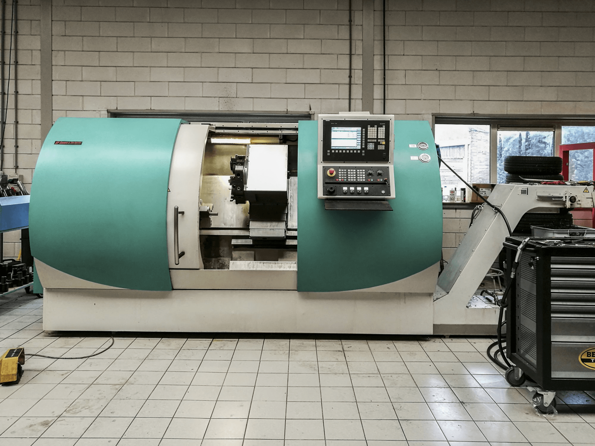 A TRENS SBL 500 CNC gép elölnézete