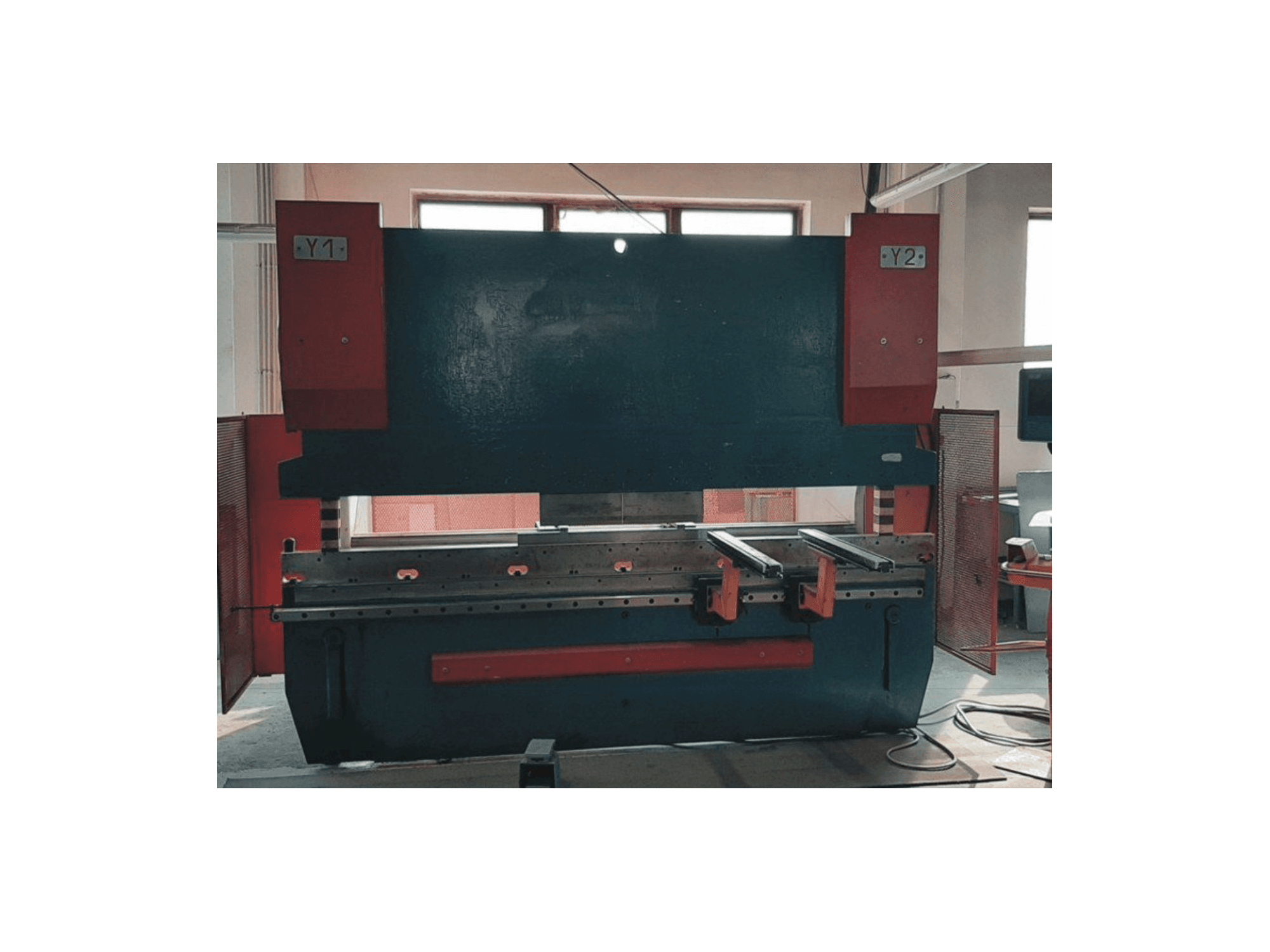 A BEYELER PR6 gép elölnézete