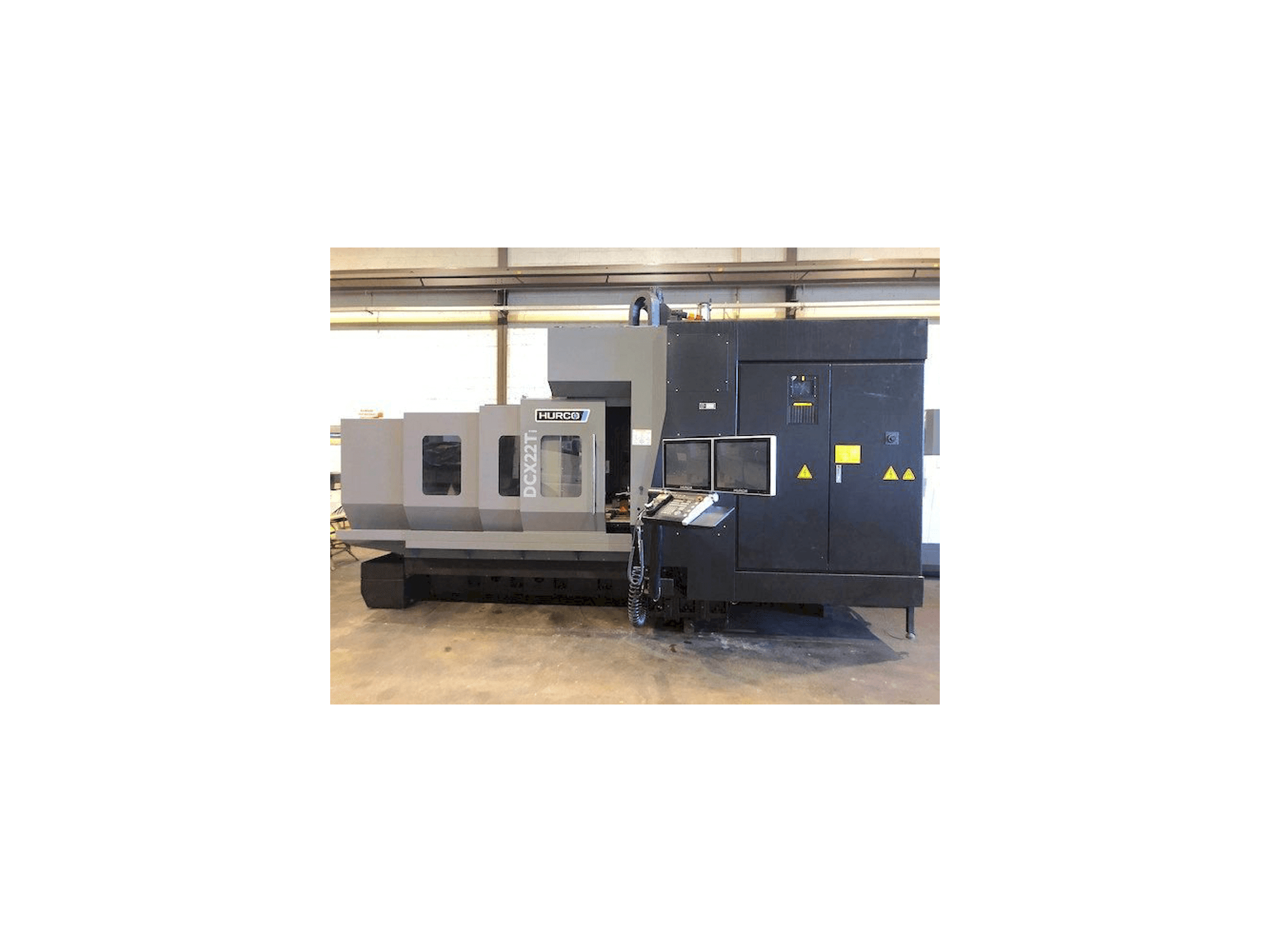 A Hurco DCX 22Ti gép elölnézete